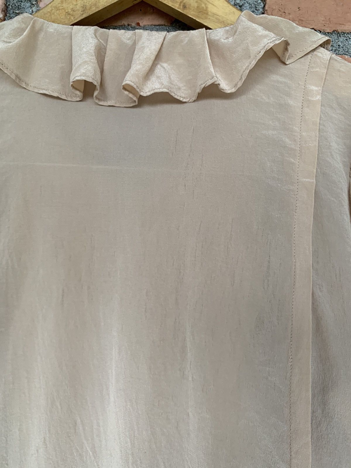 Miu Miu 2011 Miu Miu ruffled peter pan collar beige silk blouse Size XS / US 0-2 / IT 36-38 - 9 Thumbnail
