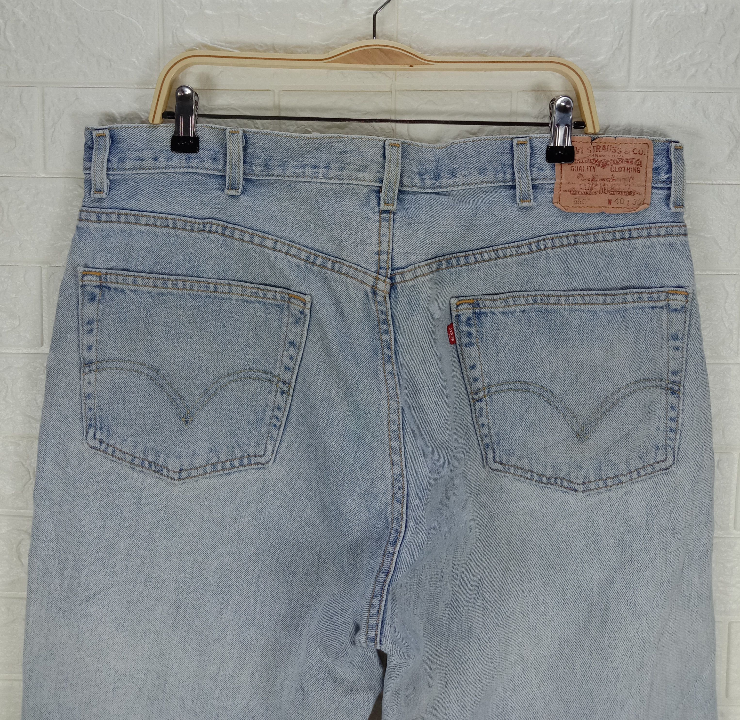 Levi's Vintage Levi's 550 Jeans Light Wash Relaxed Fit Denim Size US 39 - 6 Thumbnail