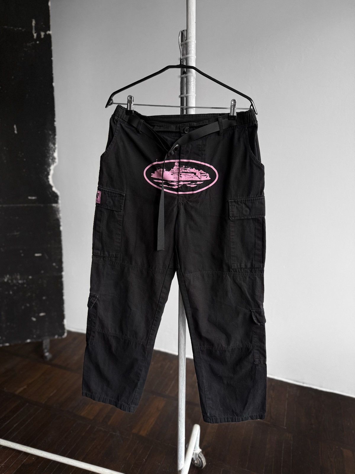 Corteiz Corteiz Guerillaz Mens Black Cargo Pants Pink Logo | Grailed