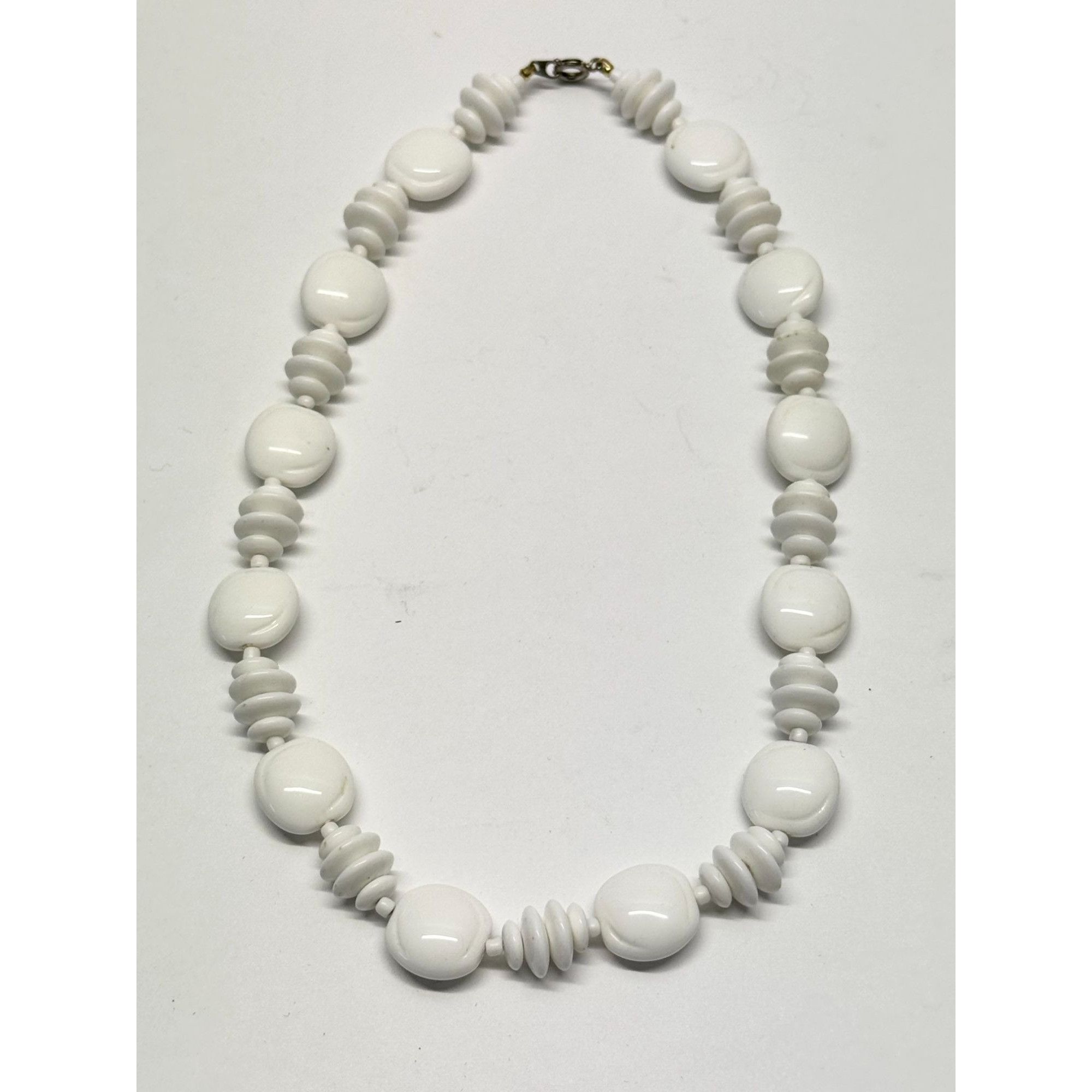 Vintage Vintage white plastic beaded necklace Size ONE SIZE - 2 Thumbnail