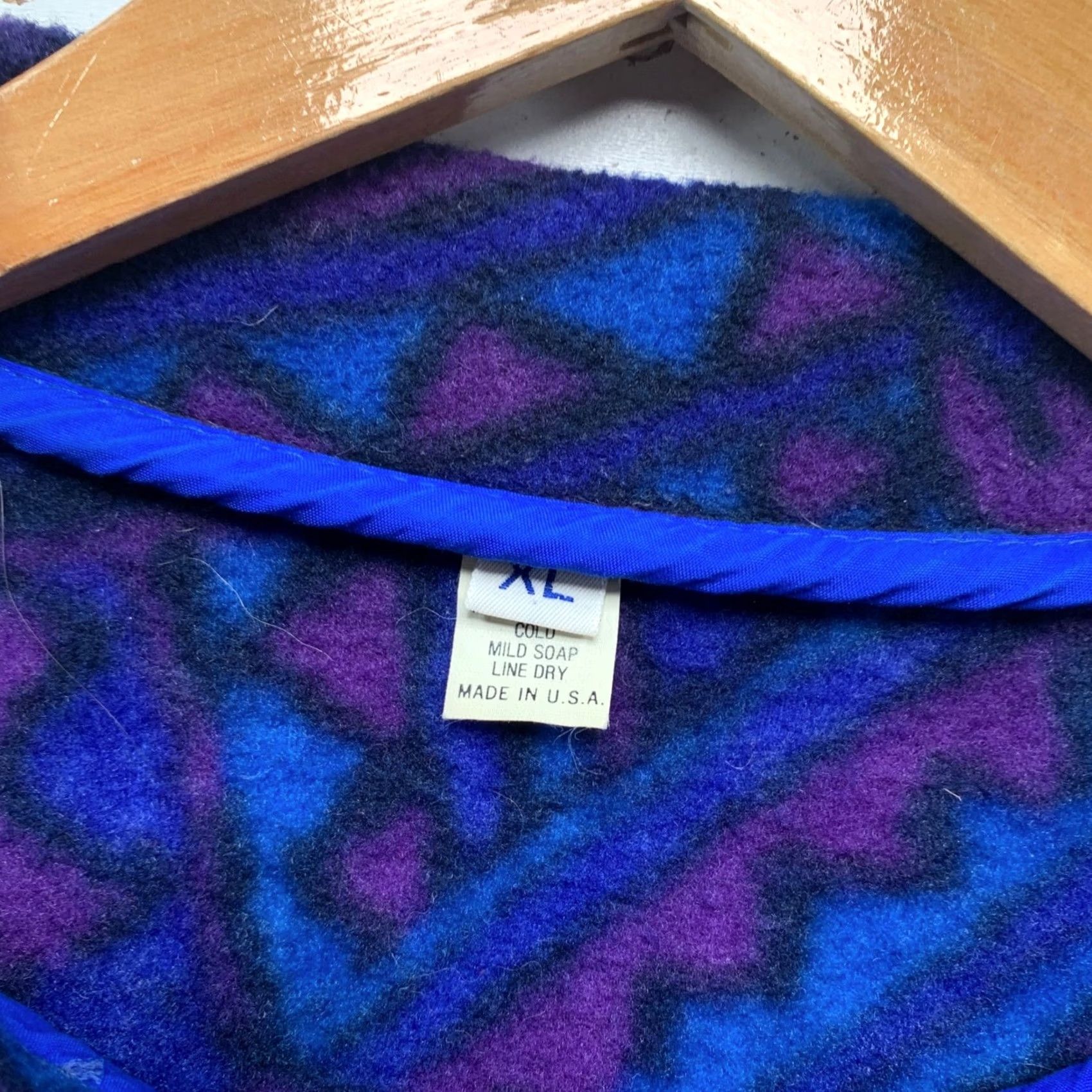 Vintage VINTAGE Aztec Fleece Jacket Mens XL Blue Purple Geometric Abstract 90s USA Size US XL / EU 56 / 4 - 3 Thumbnail