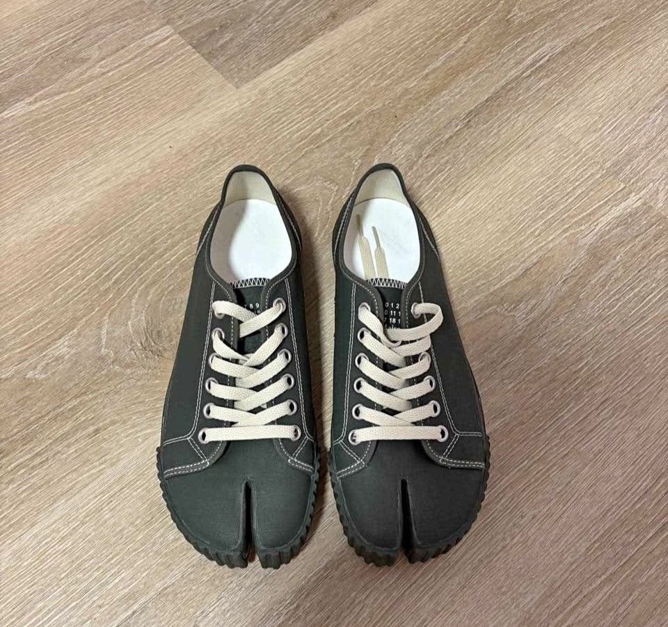 Maison Margiela Maison Margiela Tabi Sneakers Size US 10 / IT 40 - 1 Thumbnail