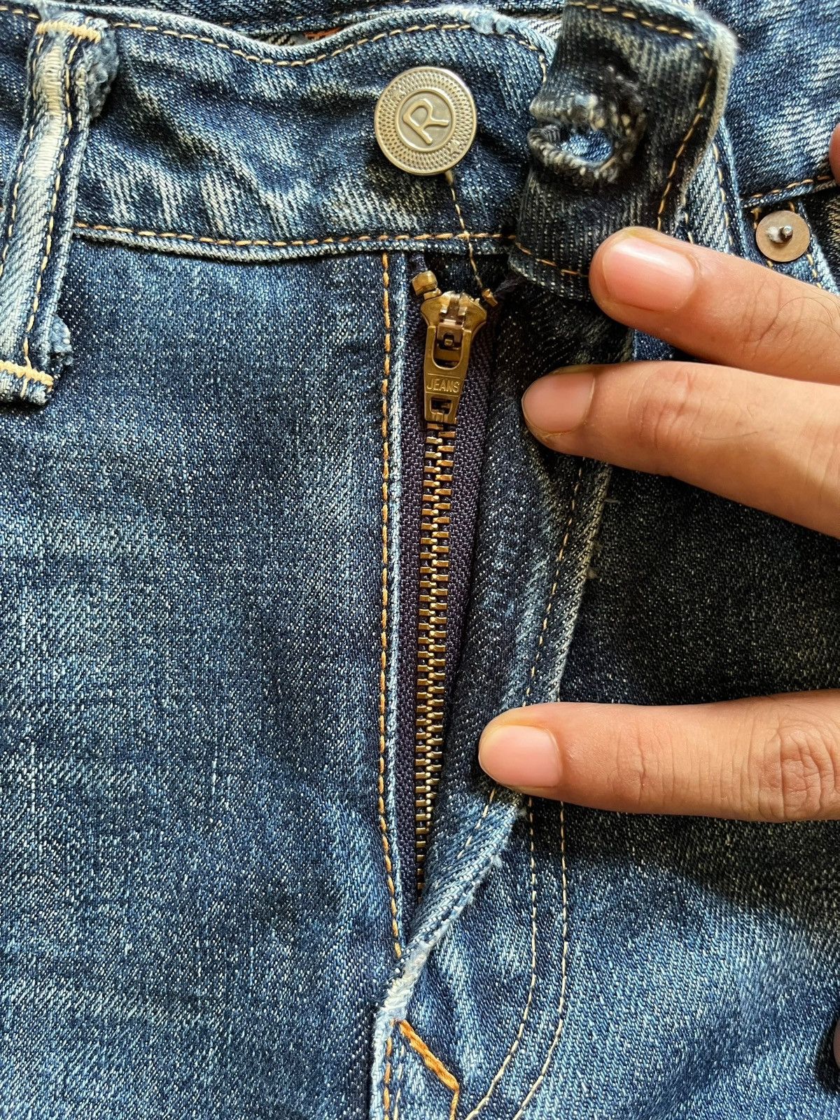 45rpm × Japanese Brand Vintage Japanese 45RPM Blue Wash Distressed Loose Jeans Size US 28 / EU 44 - 3 Thumbnail