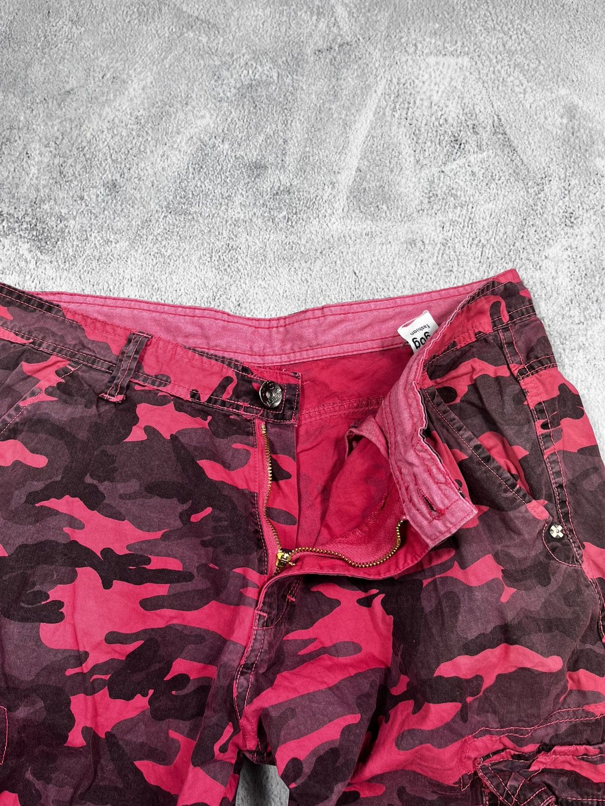 Vintage Vintage Y2K pink camo shorts streetwear outdoor Size US 30 / EU 46 - 5 Thumbnail