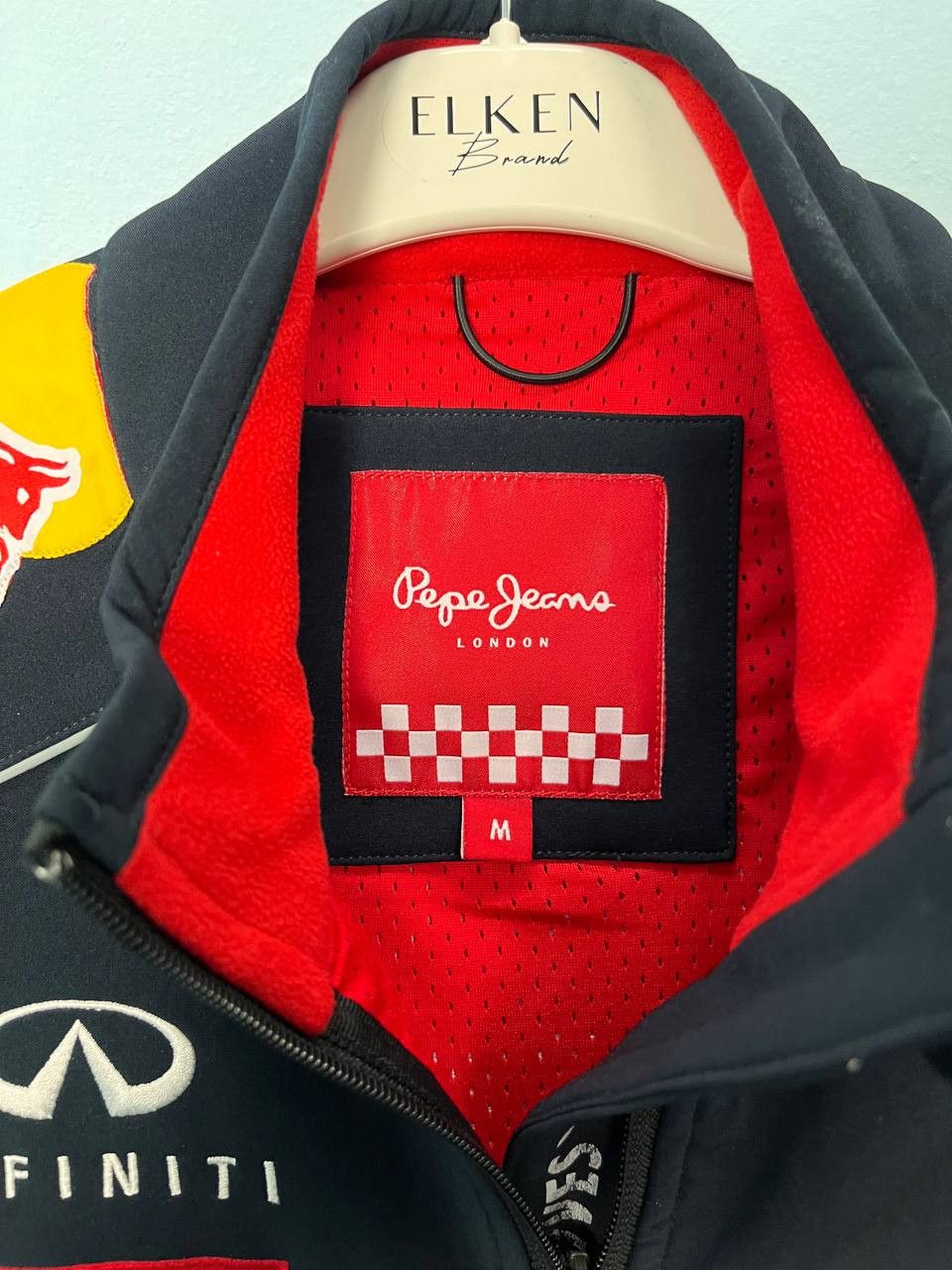 Other F1 Red Bull Racing Supply Pere Pere Vest M REDBULL Size US M / EU 48-50 / 2 - 7 Thumbnail