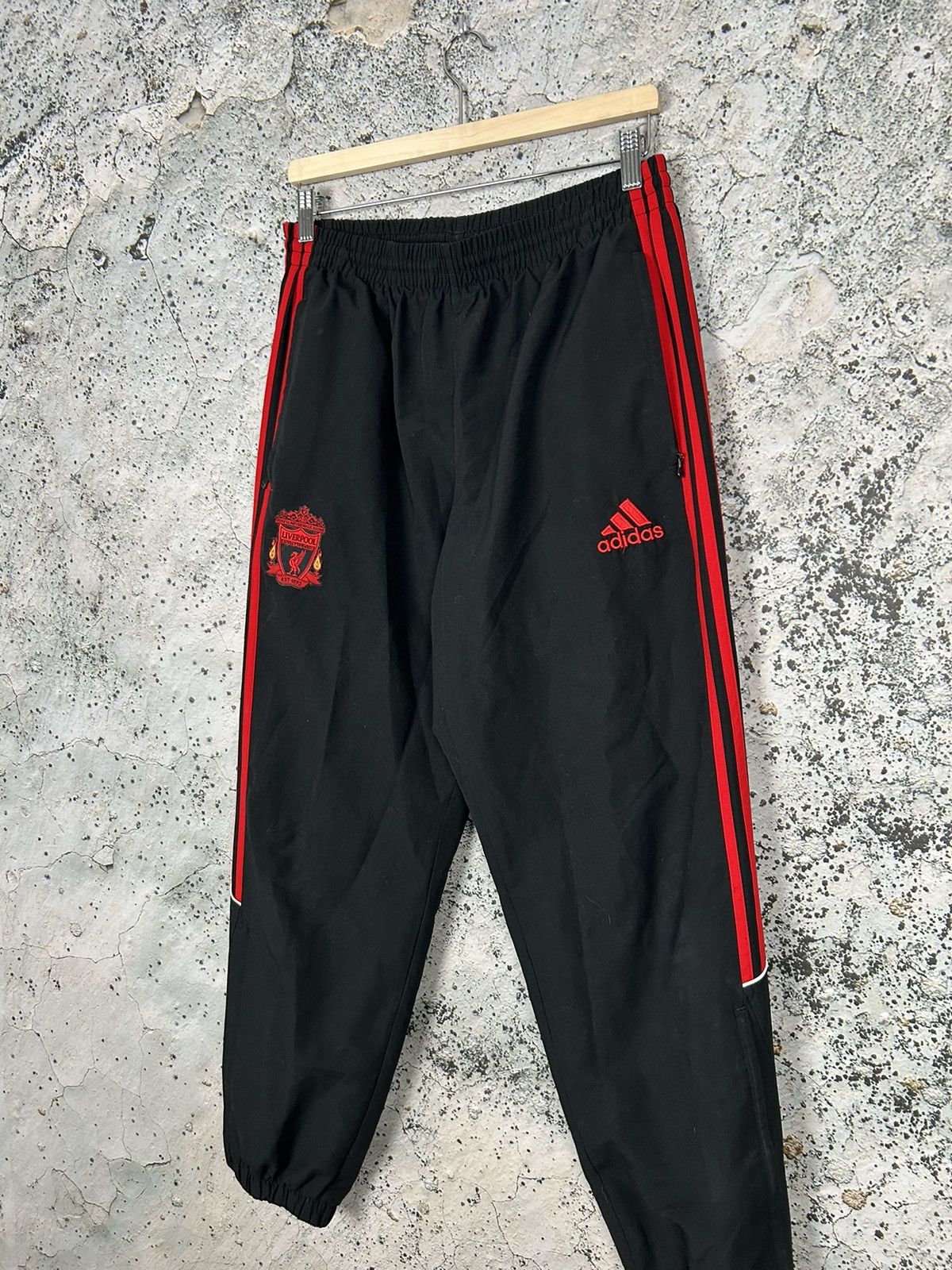 Adidas Vintage Liverpool FC Adidas Football Sweatpants Soccer Rare Size US 32 / EU 48 - 2 Thumbnail