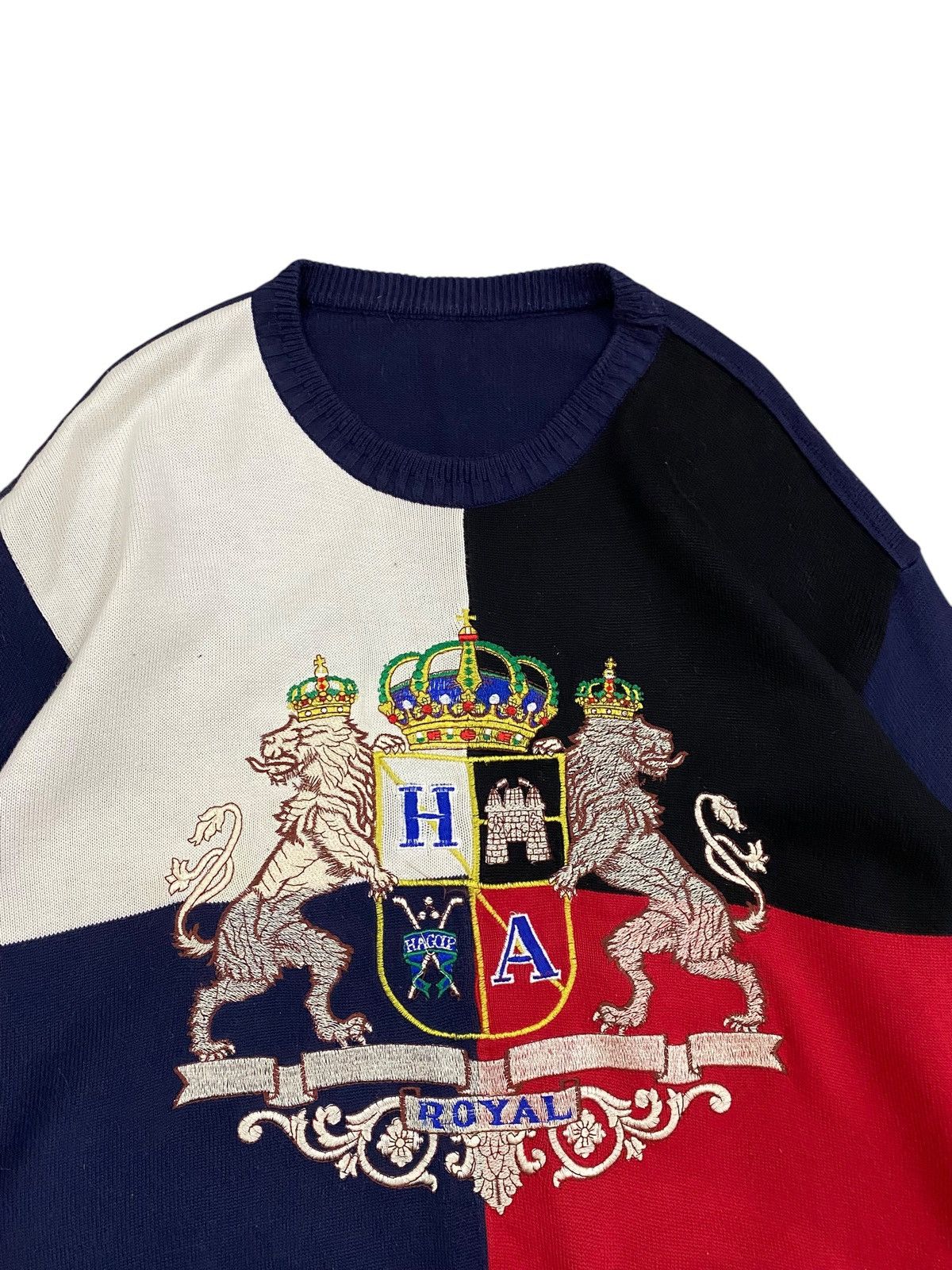 Japanese Brand Vintage Royal Crest Embroidered Sweater Size US L / EU 52-54 / 3 - 5 Thumbnail