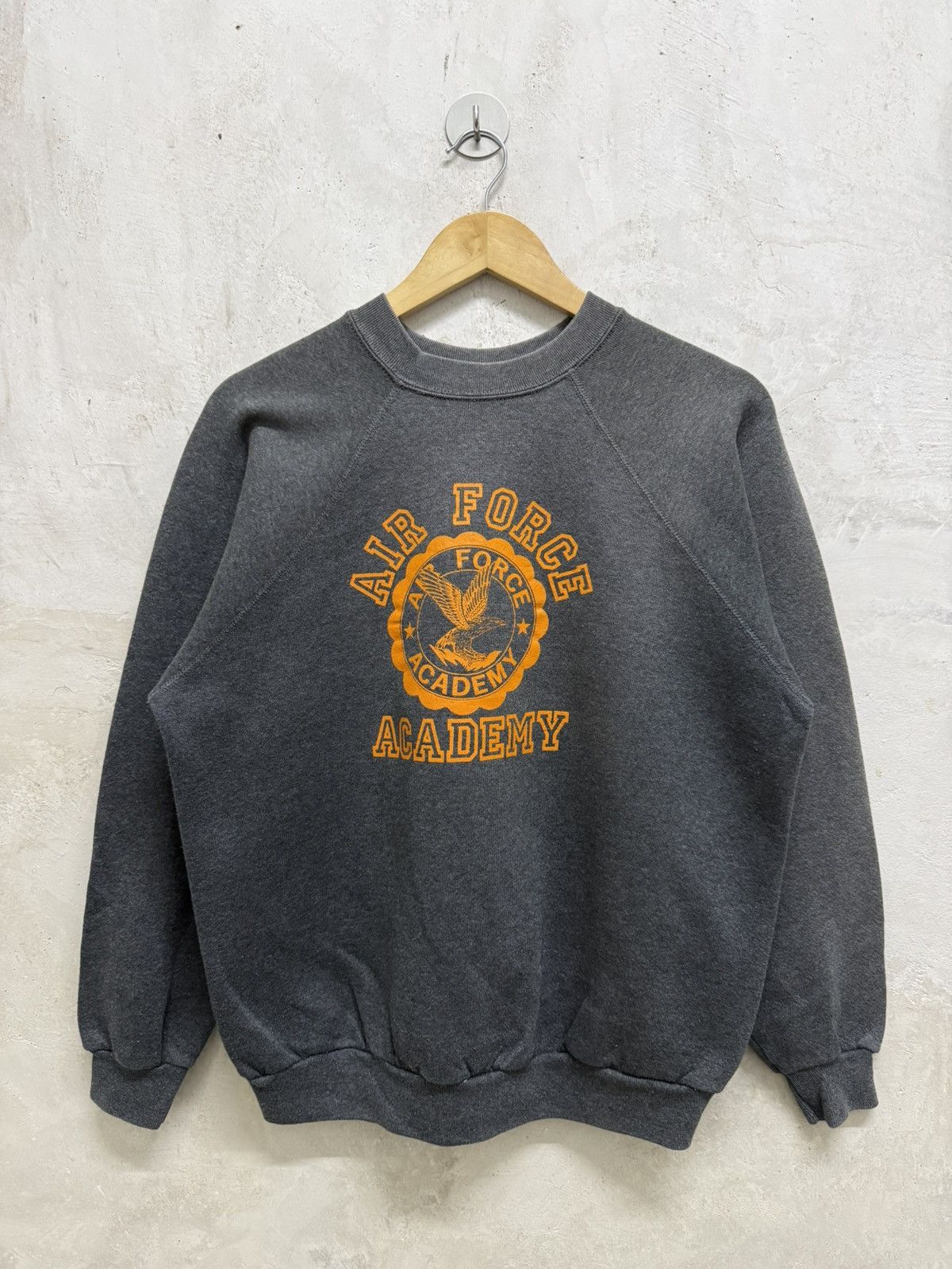 Vintage Vintage 90s Air Force Academy Sun Faded Sweatshirt Size US M / EU 48-50 / 2 - 1 Thumbnail