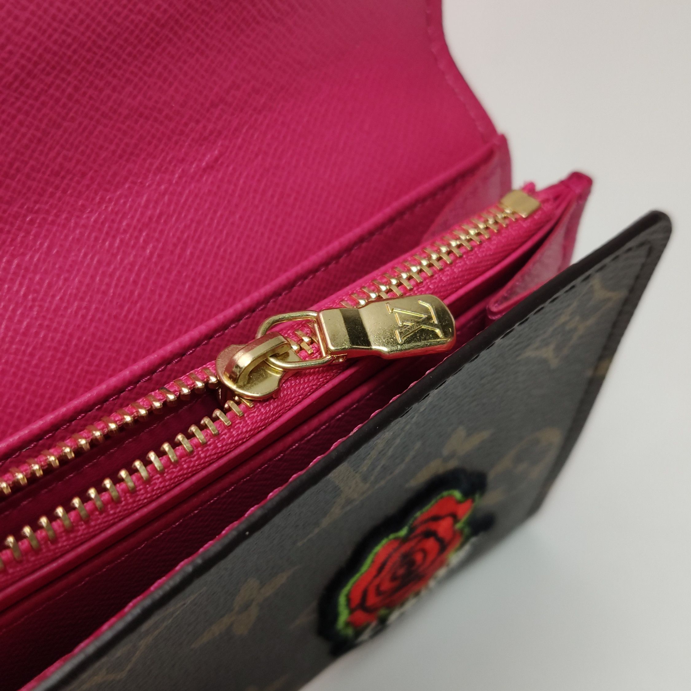 Louis Vuitton Louis Vuitton (LV) Sarah leather monogram logo snap wallet Size ONE SIZE - 3 Thumbnail