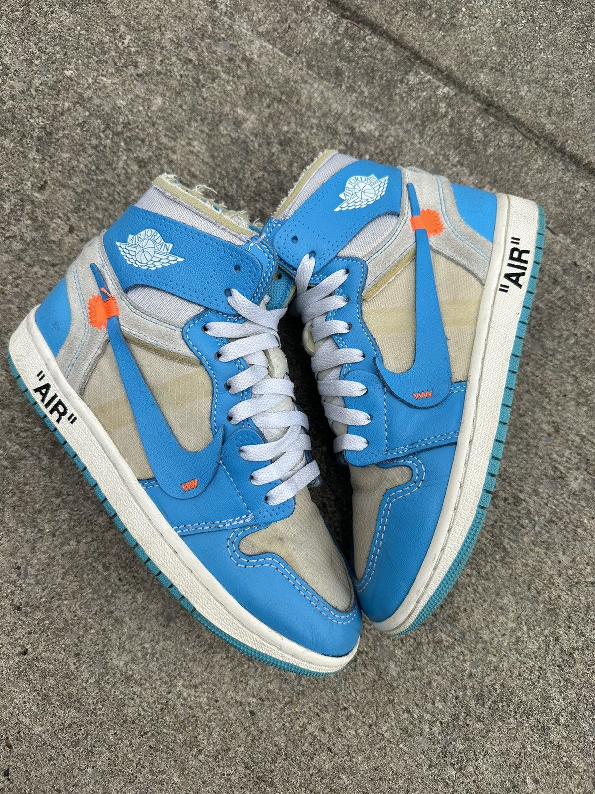 Jordan Brand × Off-White Nike Air Jordan 1 High OG Off-White UNC size 5.5 Size US 5.5 / EU 38 - 1 Thumbnail