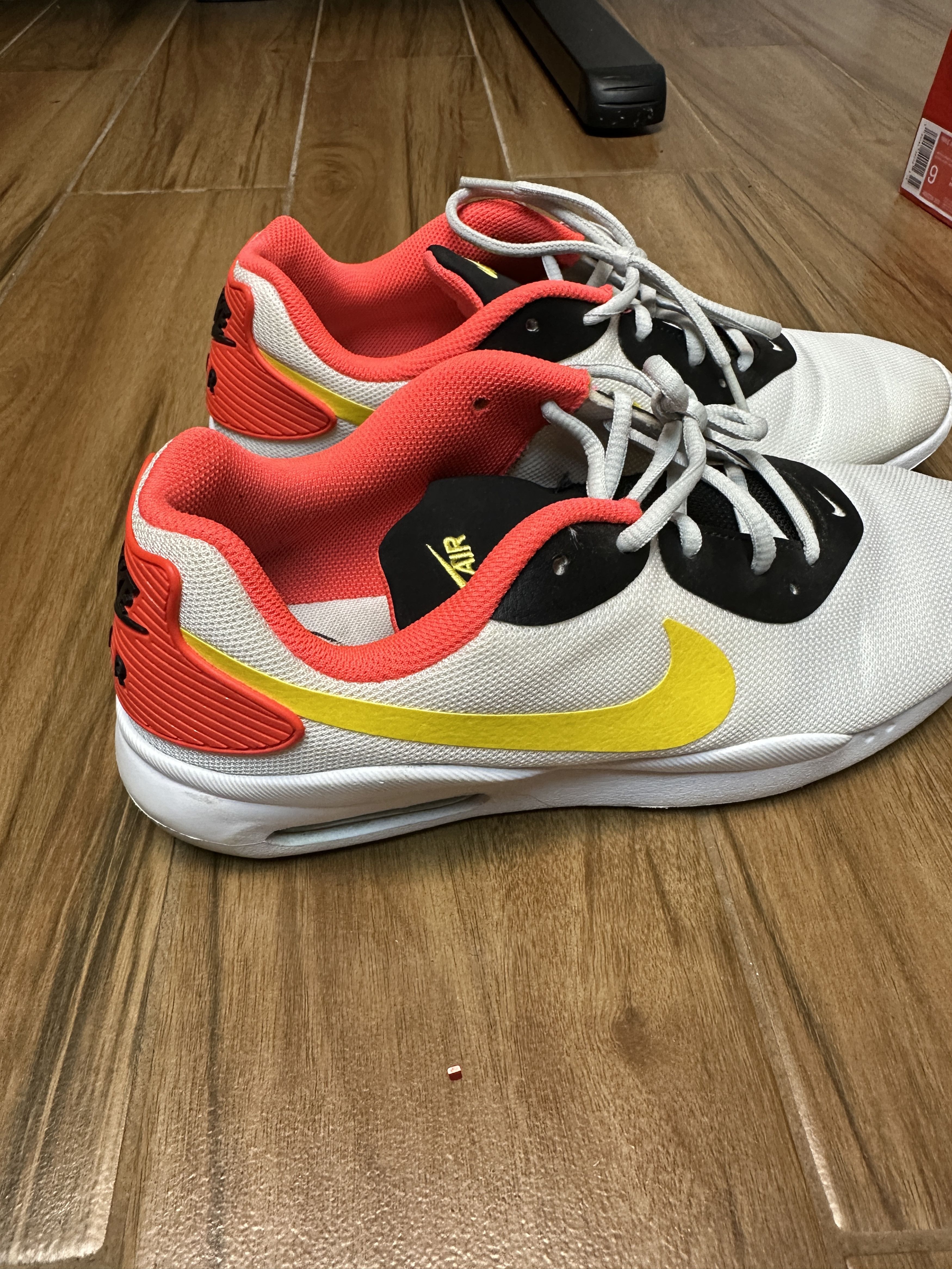 Nike Nike Air Max Oketo White/Bright Crimson/Chrome Yellow Size US 9 / EU 42 - 3 Thumbnail