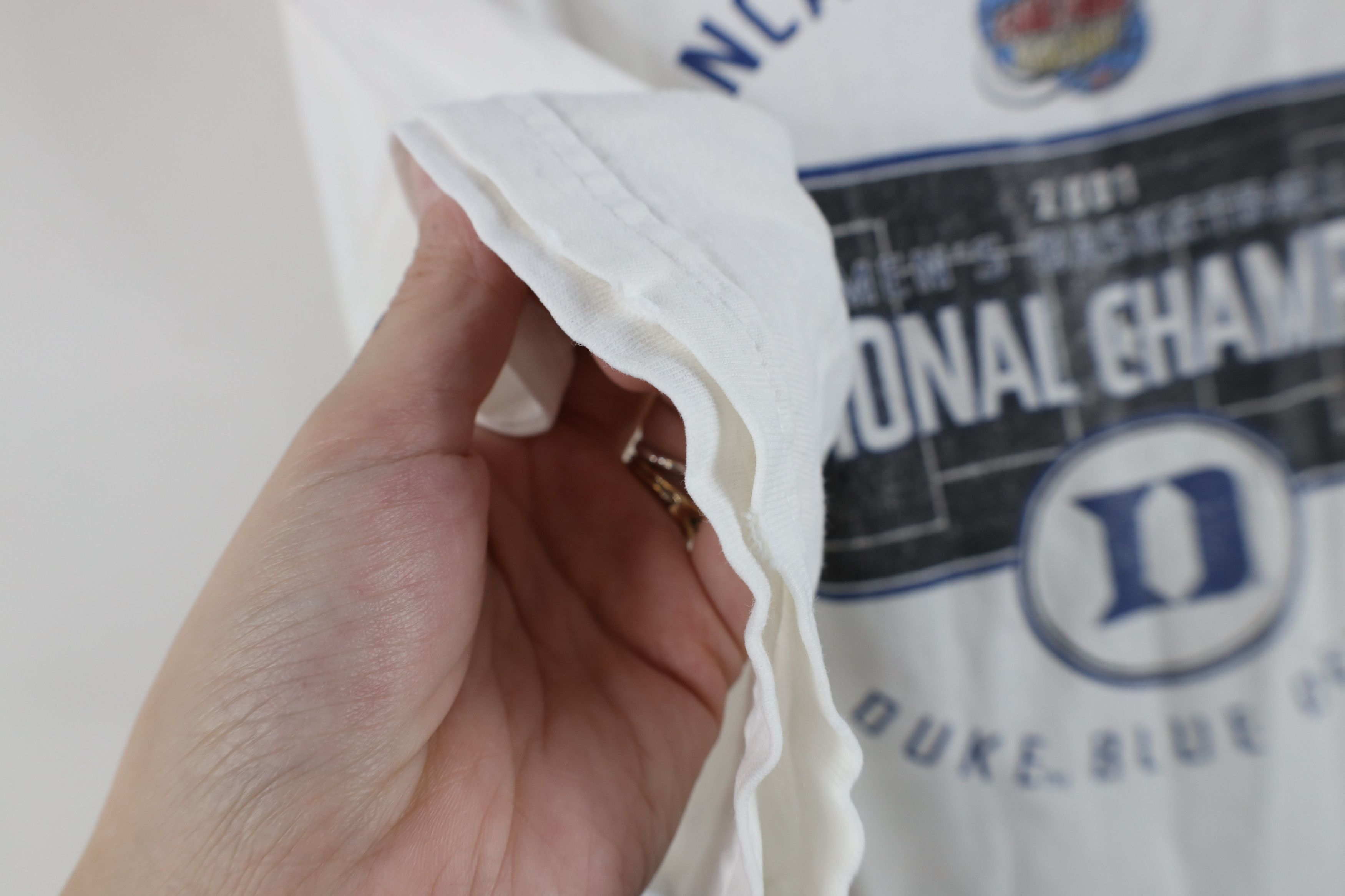 Vintage Vintage Y2K 2001 Final Four University Basketball T-Shirt Size US L / EU 52-54 / 3 - 9 Thumbnail