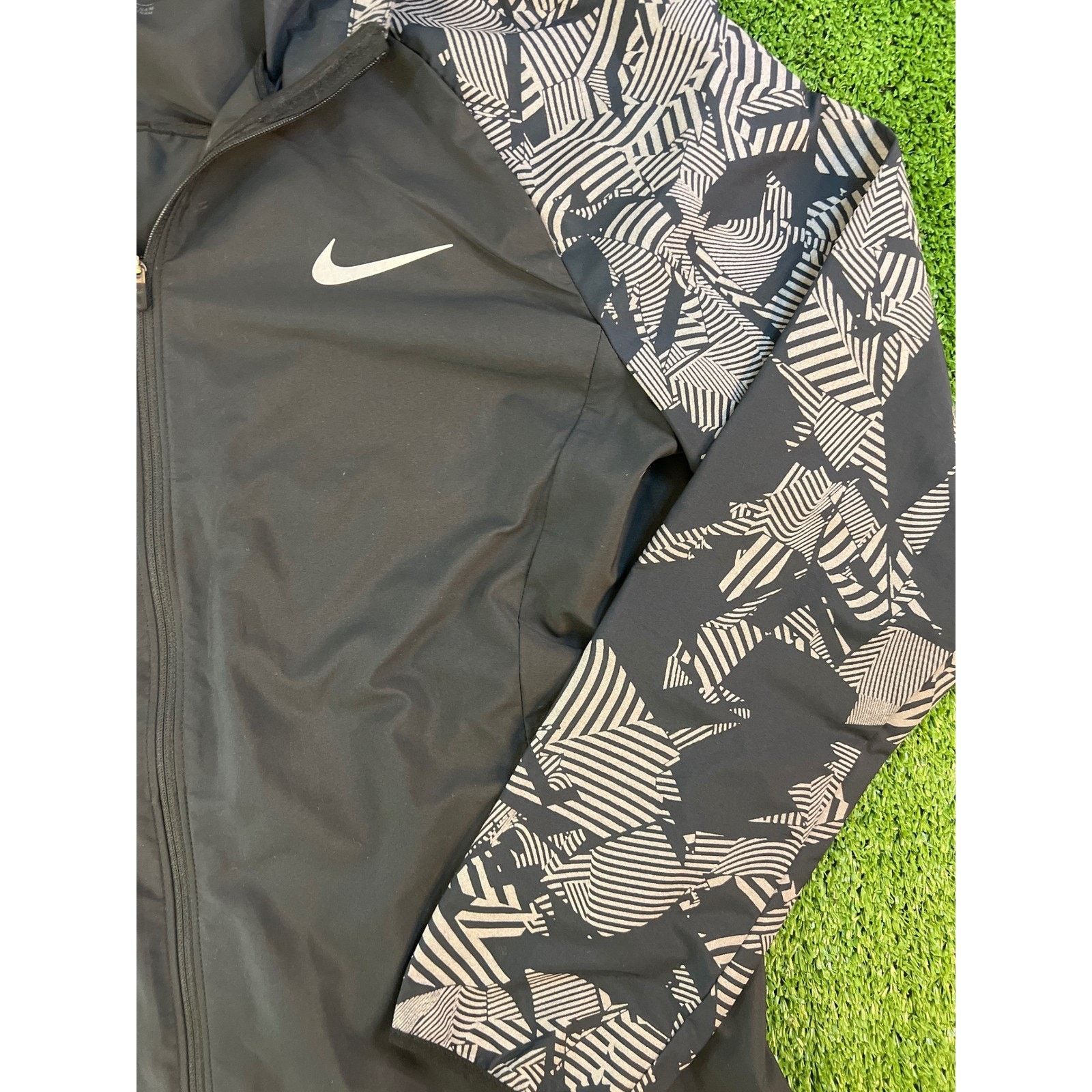 Nike Nike Women Essential Flash Reflective Running Jacket Black L Size L / US 10 / IT 46 - 2 Thumbnail