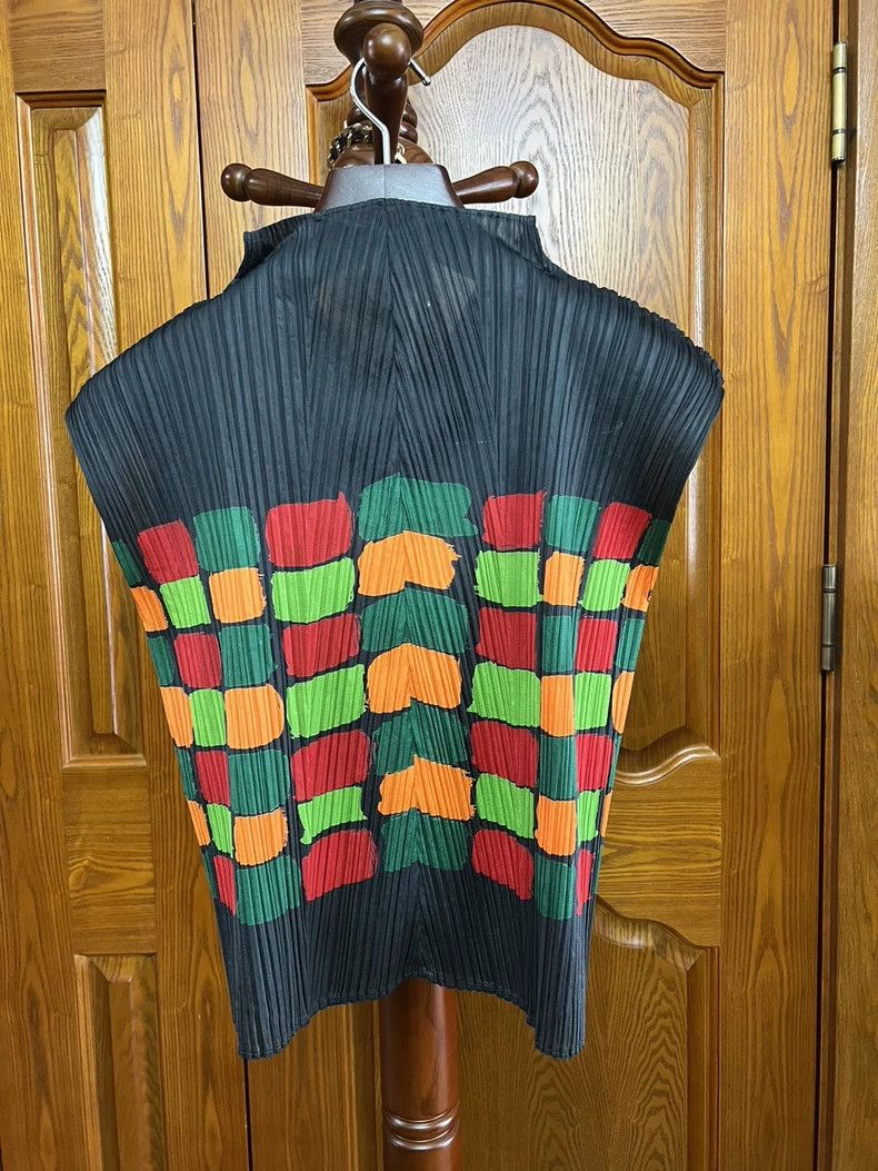 Issey Miyake Issey Miyake size:5 Red, green and black color-blocked ple Size L / US 10 / IT 46 - 2 Thumbnail