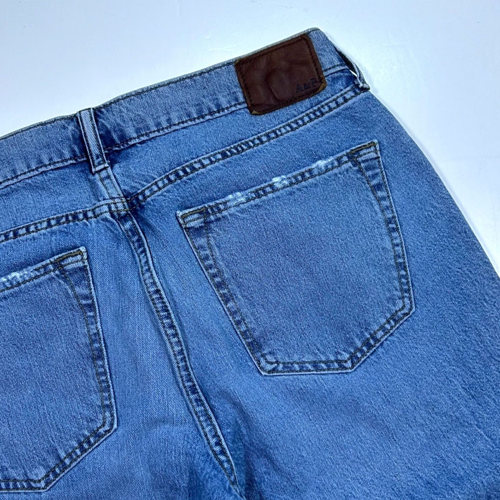 Abercrombie & Fitch - Removed redundant words ("Brand: Abercrombie & Fitch") Size US 32 / EU 48 - 5 Thumbnail