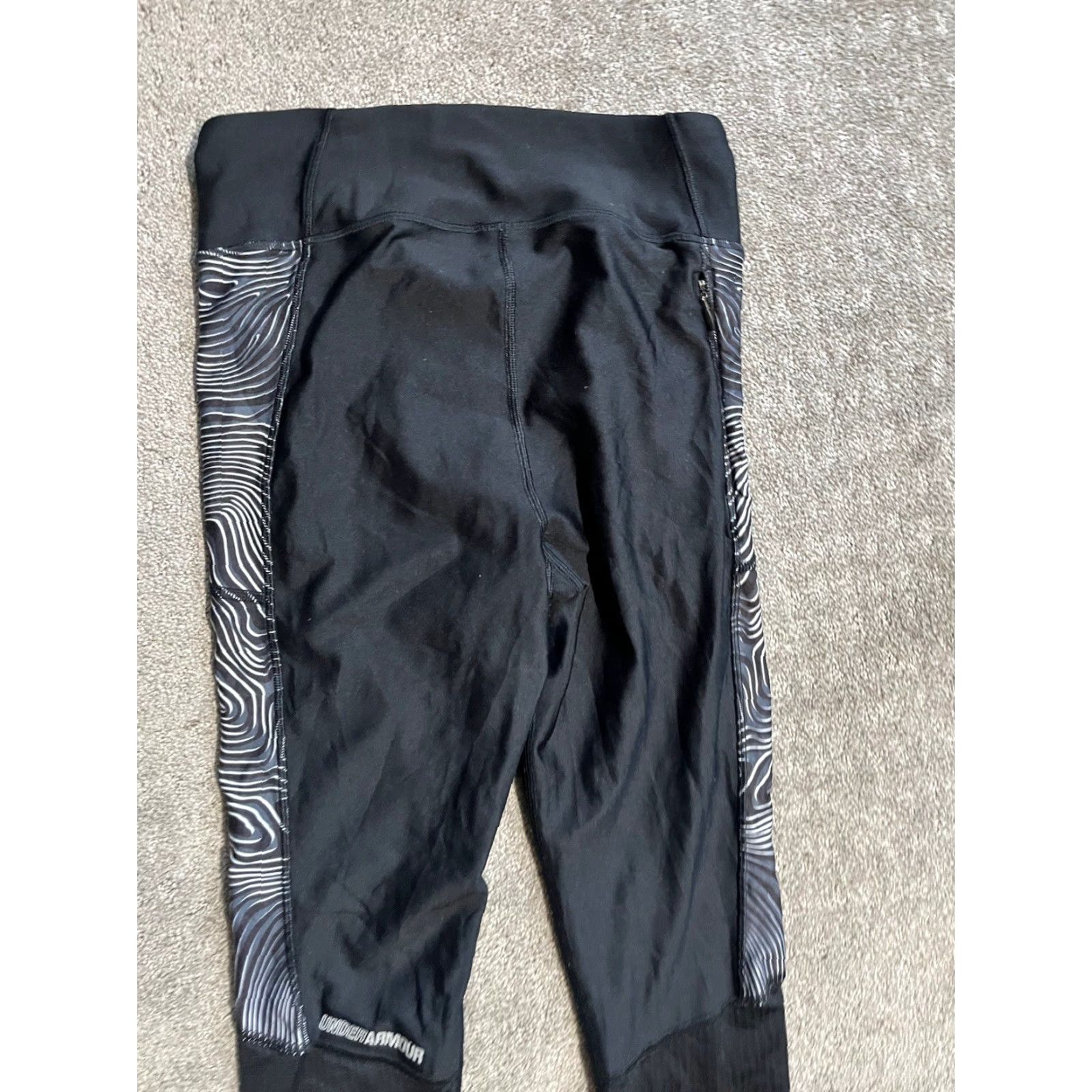 Under Armour Under Armour Women's Fly By Print Running Legging XS Black/Gray Geometric Pattern Activewear Leggings XS Womens Shoes? Size 26" / US 2 / IT 38 - 4 Thumbnail