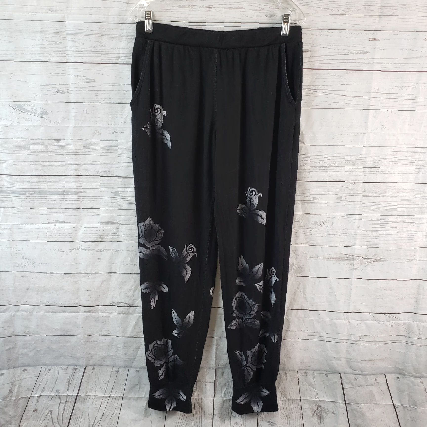 Vintage T-Party Womens Pull On Pants Large Black Gray Floral Rose Print Casual Pants Women's Large Black Floral Rose Print Size 36" / US 14 / IT 50 - 2 Thumbnail