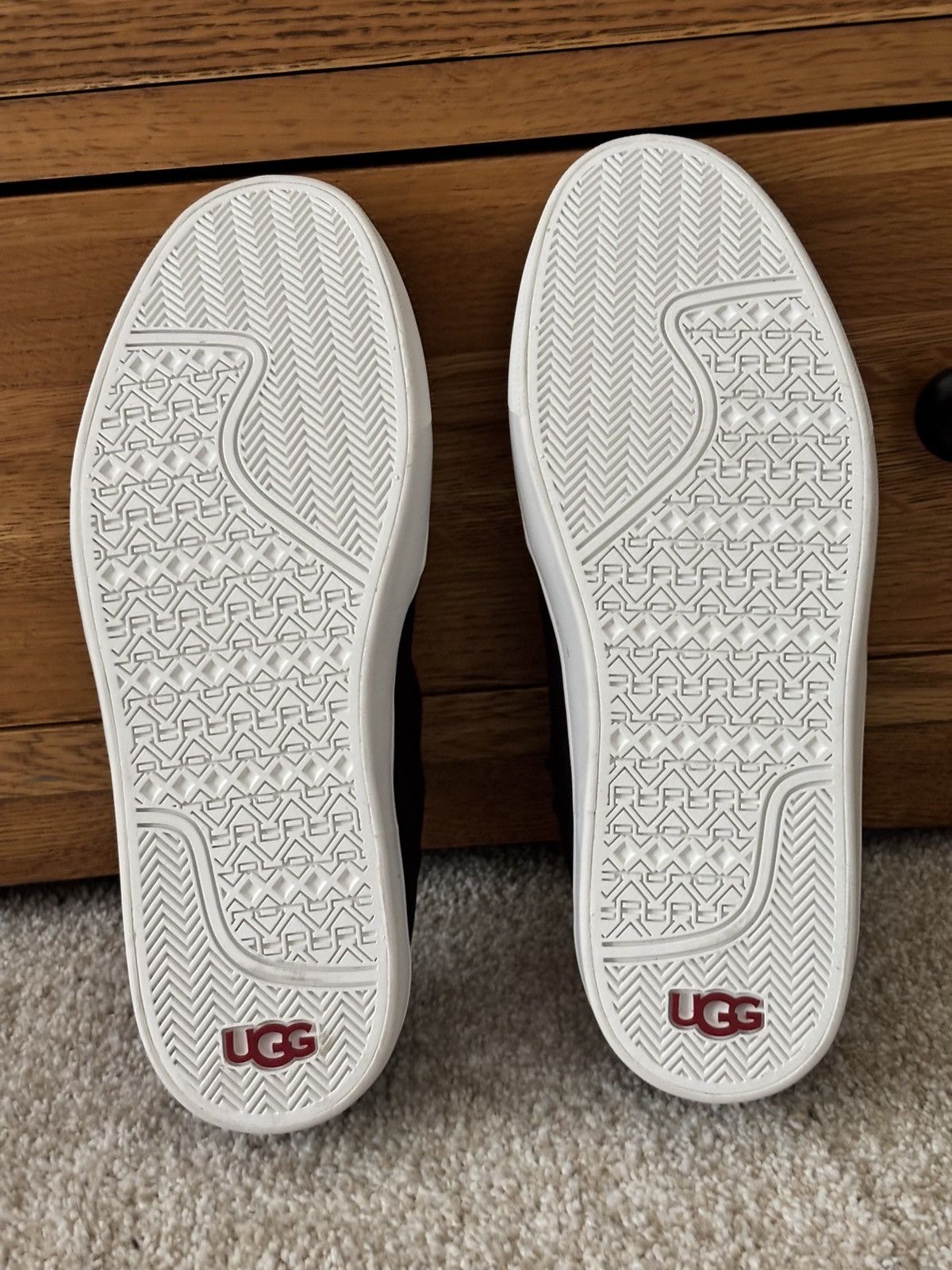 Ugg UGG Pearson Low Black Suede Canvas Sneakers 7.5M / 9W NWB Size US 7.5 / EU 40-41 - 3 Thumbnail