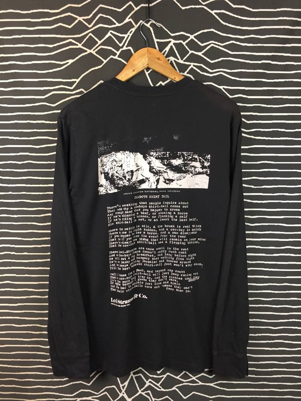 Levi's Levi Strauss & Co. Cowboys Shirt Tail Longsleeve Graphic Tee Size US M / EU 48-50 / 2 - 1 Thumbnail