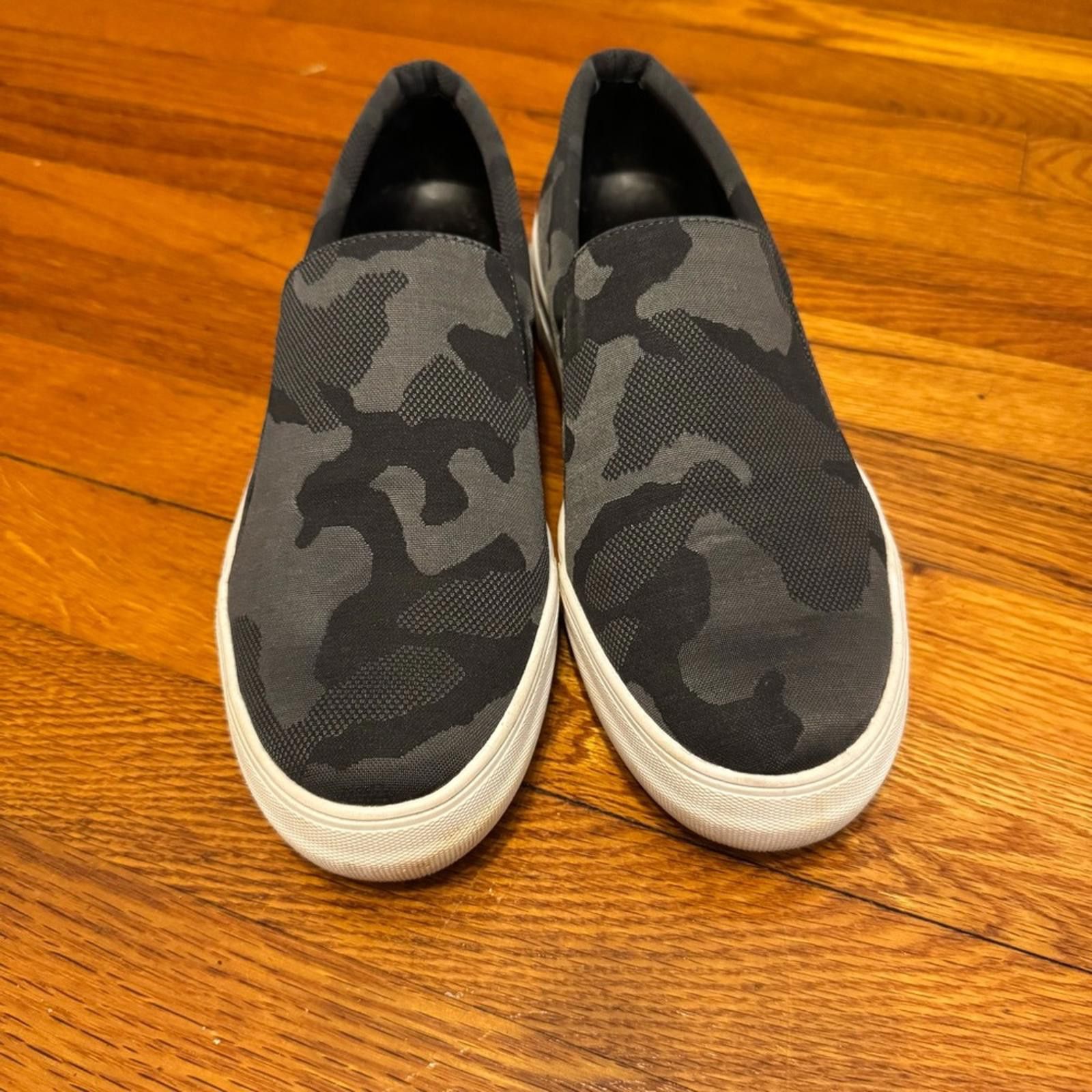 Vince Camuto Vince Camuto Camouflage Slip-On Shoes Size 9 Size US 9 / IT 39 - 2 Thumbnail