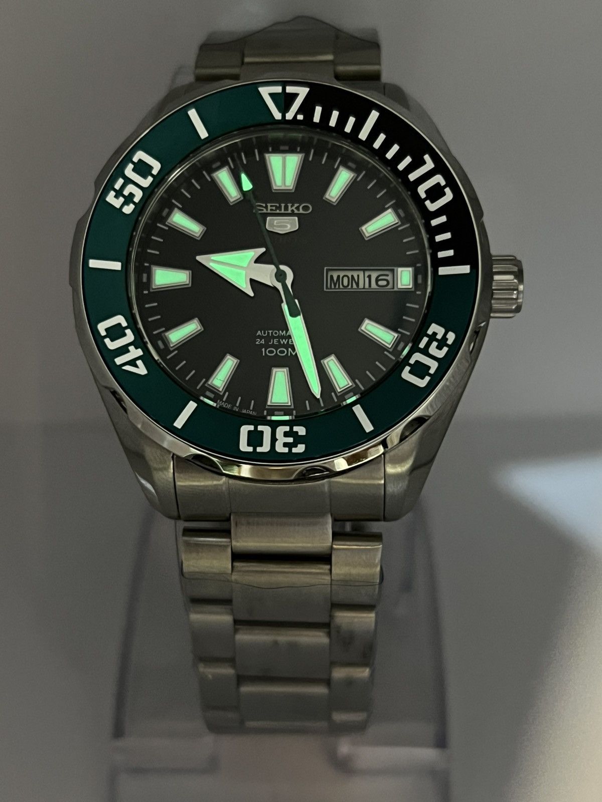 Seiko Seiko Sports Automatic Directional Bazel Day/Date Japan Size 44 - 19 Thumbnail