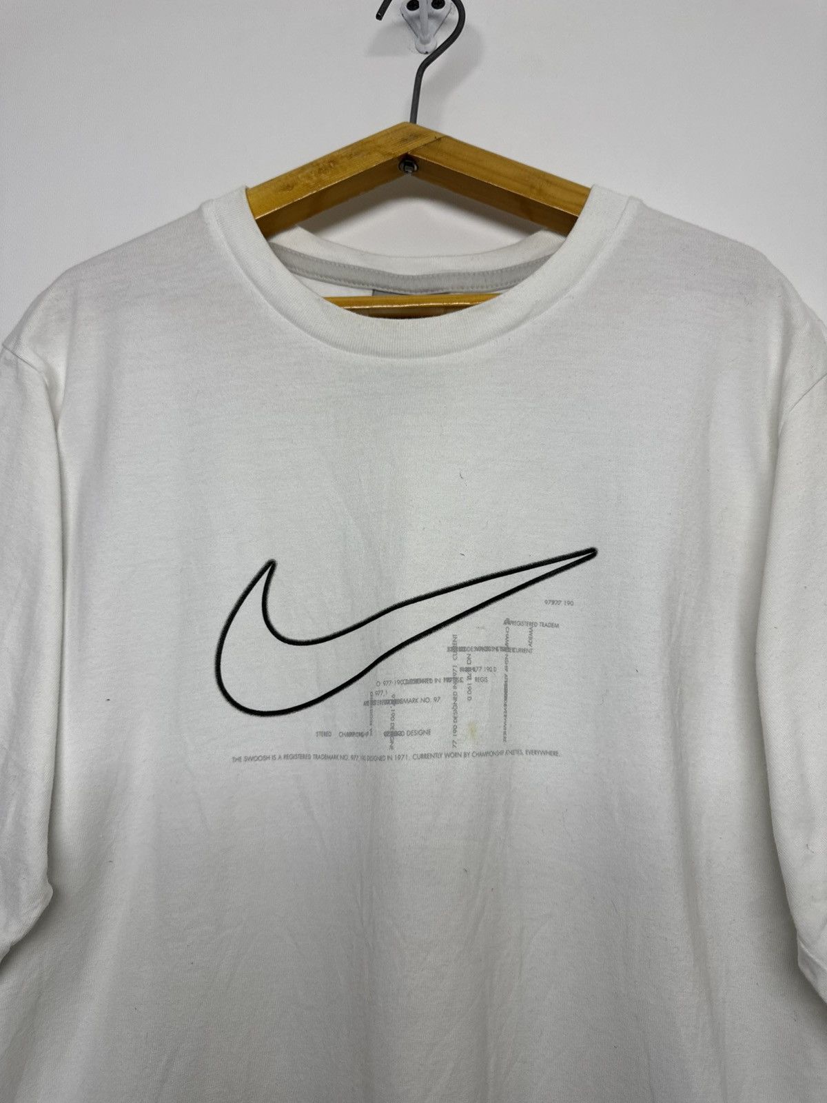 Nike Vintage Y2k Nike Big Swoosh T-Shirt Size US L / EU 52-54 / 3 - 1 Thumbnail