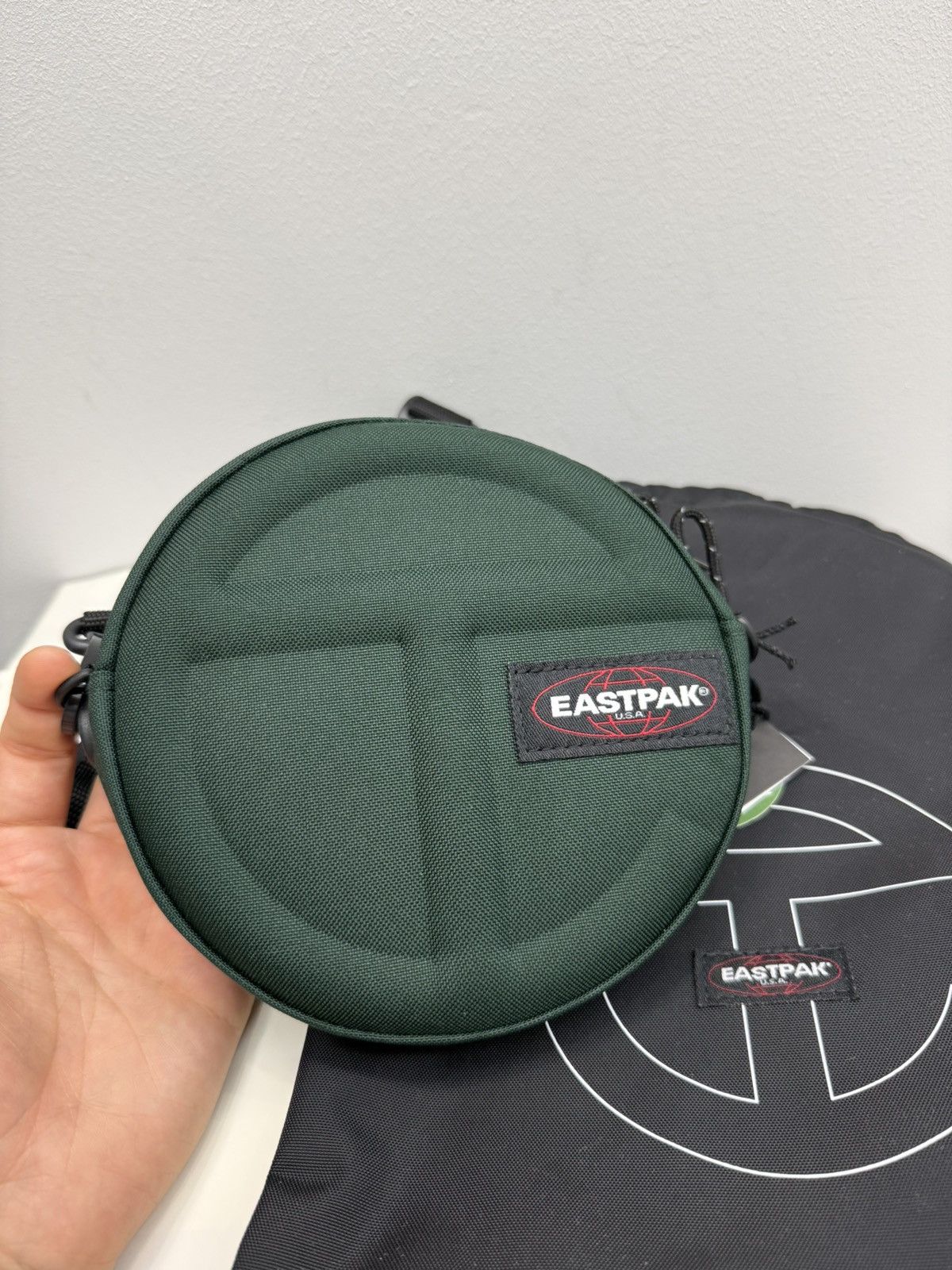 Eastpak × Telfar Eastpak x Telfar Dark Olive Circle Shoulder Bag Size ONE SIZE - 3 Thumbnail