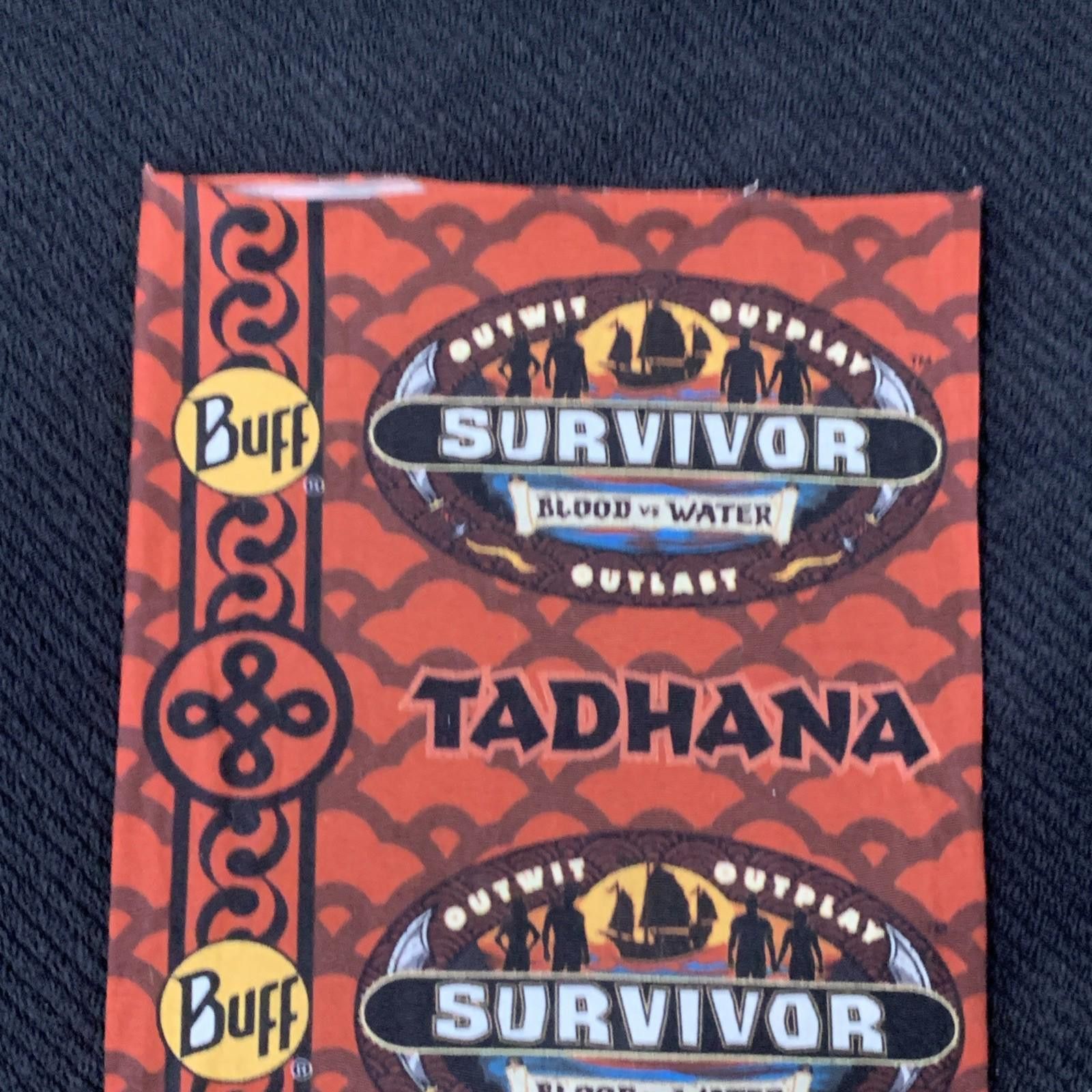 Other Survivor Blood vs Water Tadhana Buff Red Season 27 MINT Size ONE SIZE - 8 Thumbnail