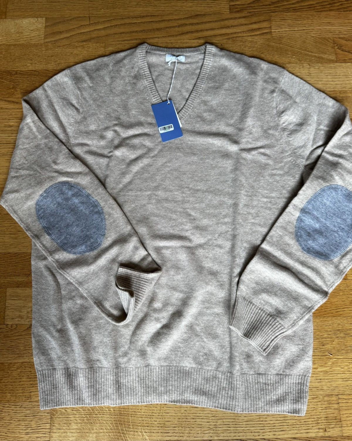 Malo NWOT 600$ Beige Cashmere V-Neck Knit Size US XXL / EU 58 / 5 - 1 Thumbnail