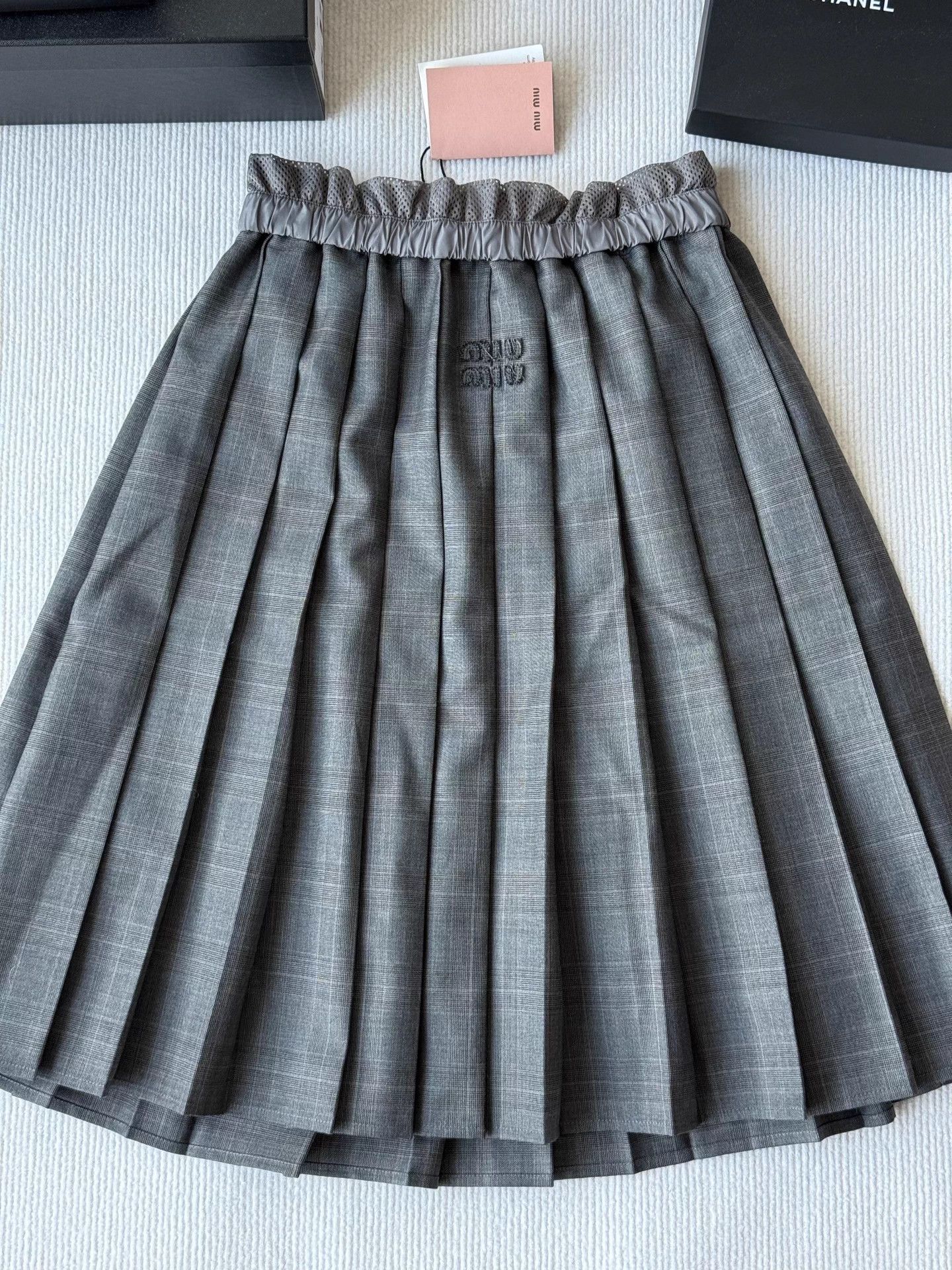 Miu Miu MIU MIU 25 Gray Check Layered Pleated Long Skirt Size XS / US 0-2 / IT 36-38 - 2 Thumbnail