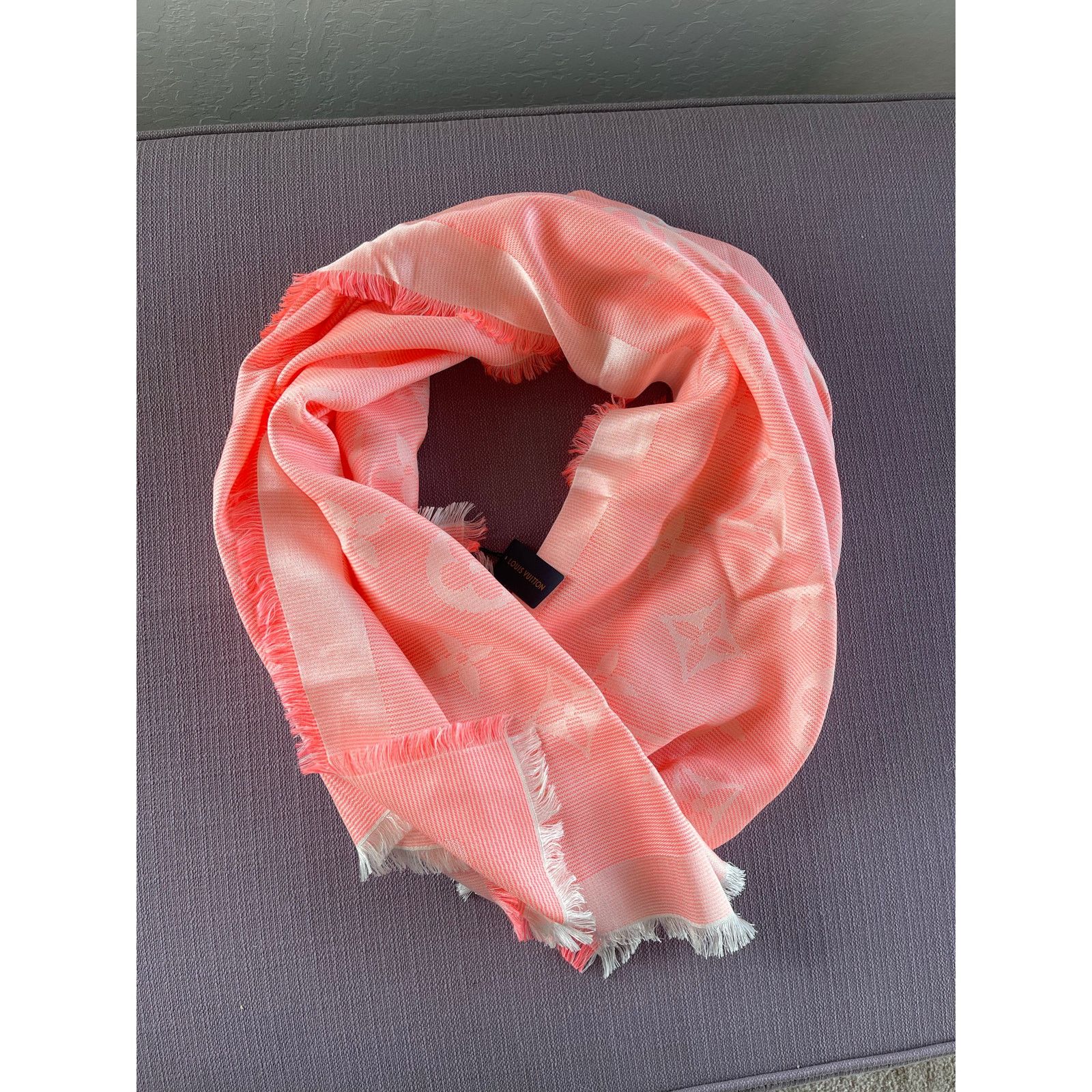 Louis Vuitton Louis Vuitton Chale Beyond Mongram Scarf, NWT Size ONE SIZE - 4 Thumbnail
