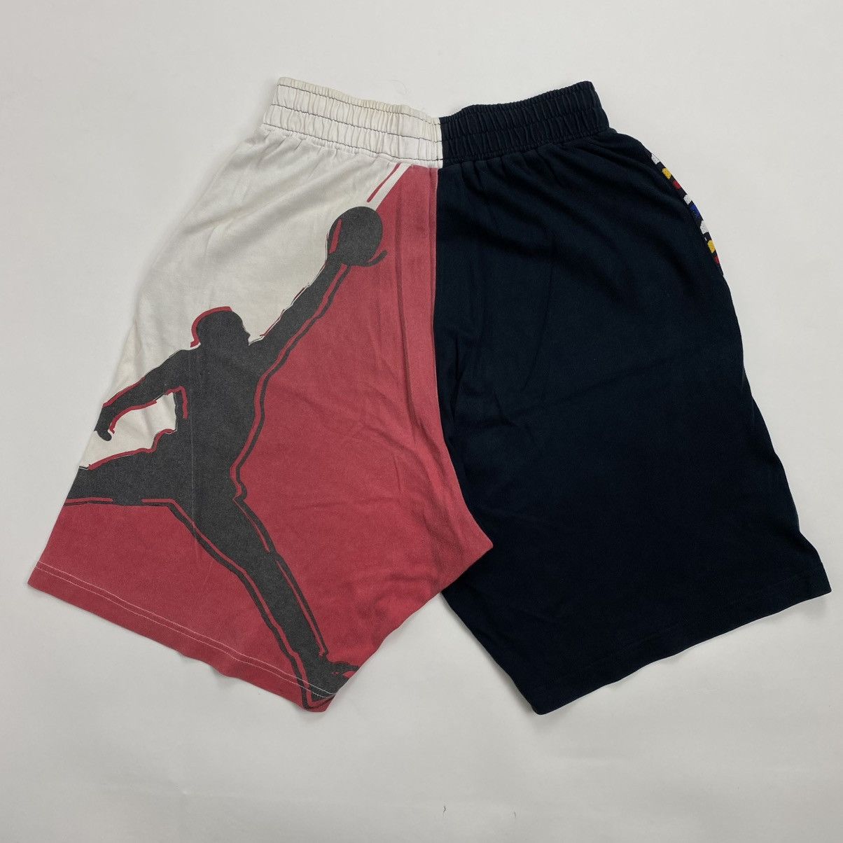 Nike 90’s Nike air jordan big logo short pants Size US 30 / EU 46 - 1 Thumbnail