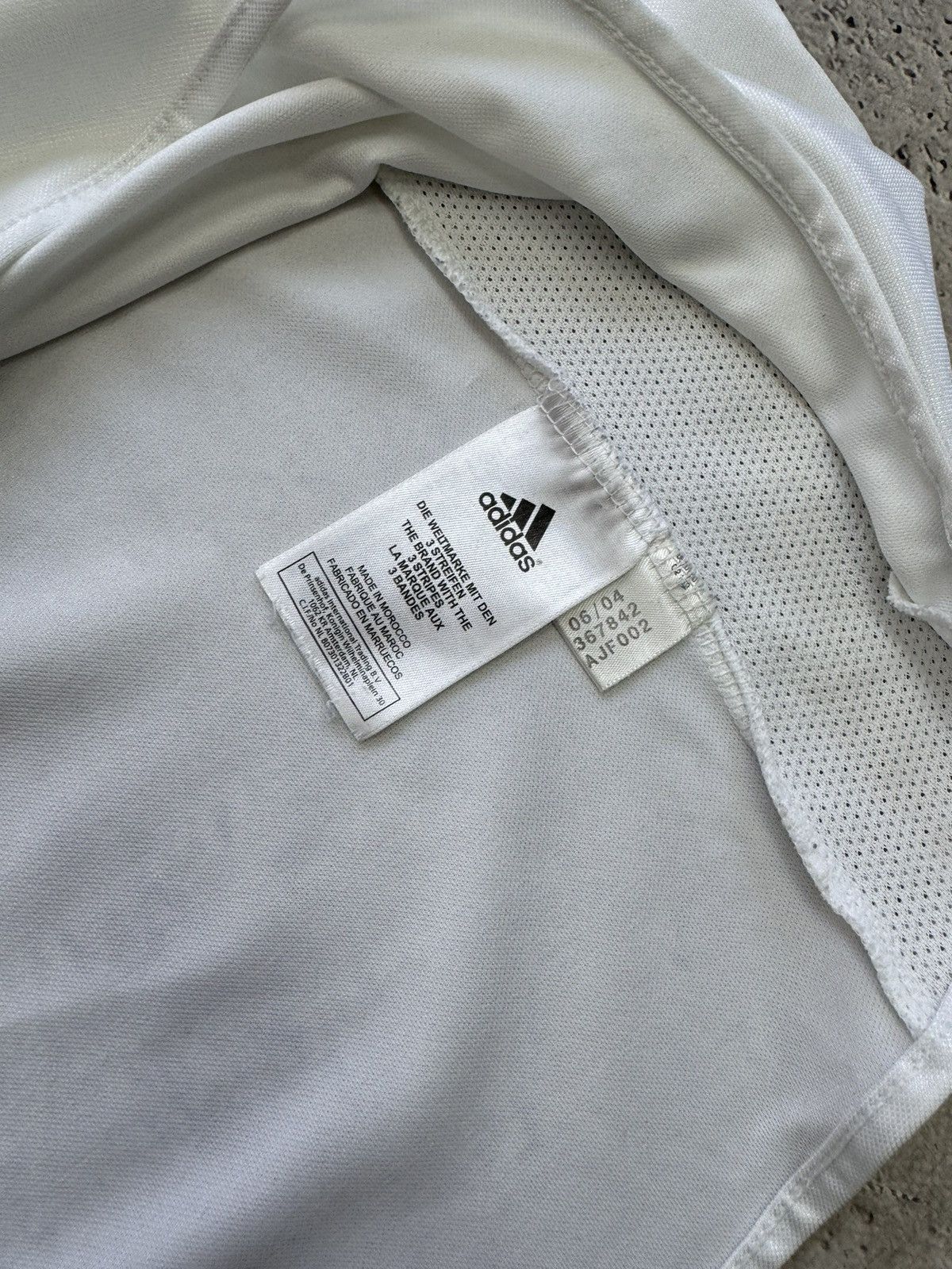 Adidas BLOCKCORE💯💯Adidas Y2K Real Madrid 2004-05 Home jersey Size US L / EU 52-54 / 3 - 7 Thumbnail
