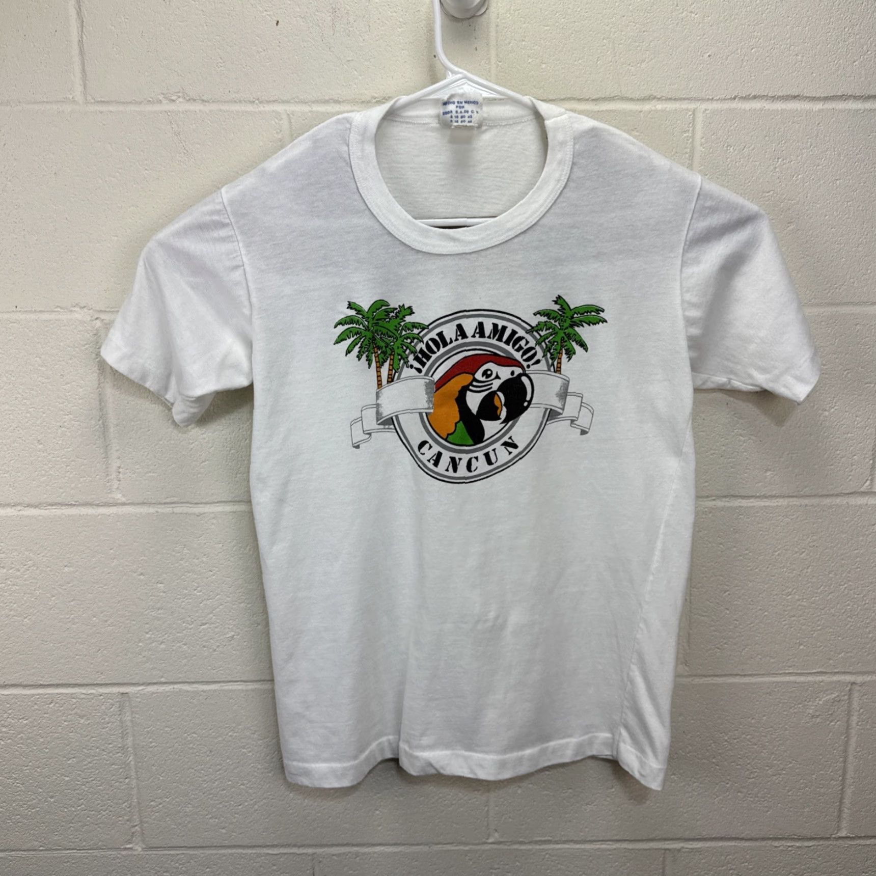Vintage VINTAGE Hola Amigo! Cancun Macaw Parrot T Shirt Sol Aire White 1980s Unisex L Large Graphic Tee Beach Sportswear Mexico © Mens/ Womens Size US L / EU 52-54 / 3 - 2 Thumbnail