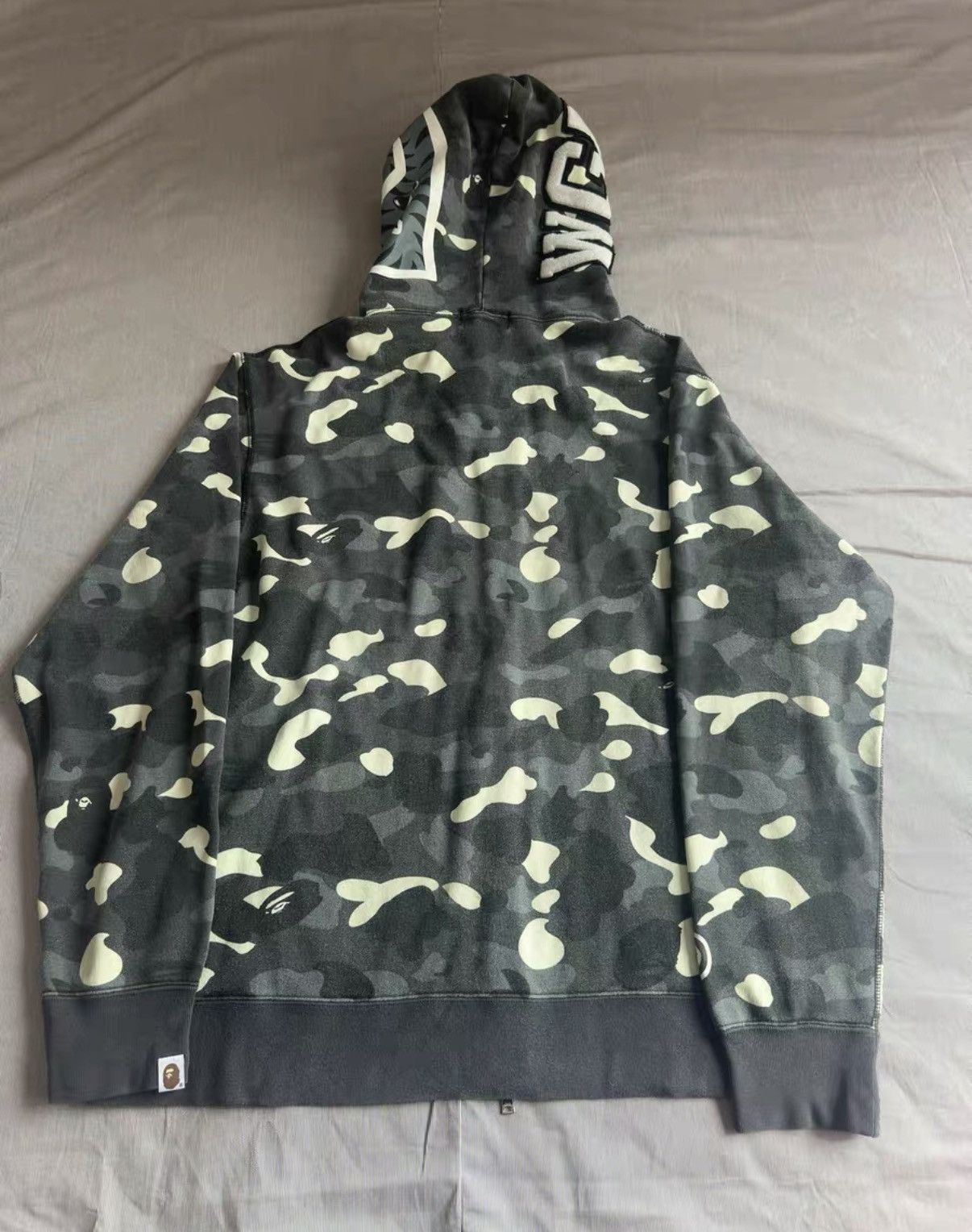 Bape BAPE Glow-in-the-Dark Camo Shark Jacket K5 Size US XXL / EU 58 / 5 - 2 Thumbnail