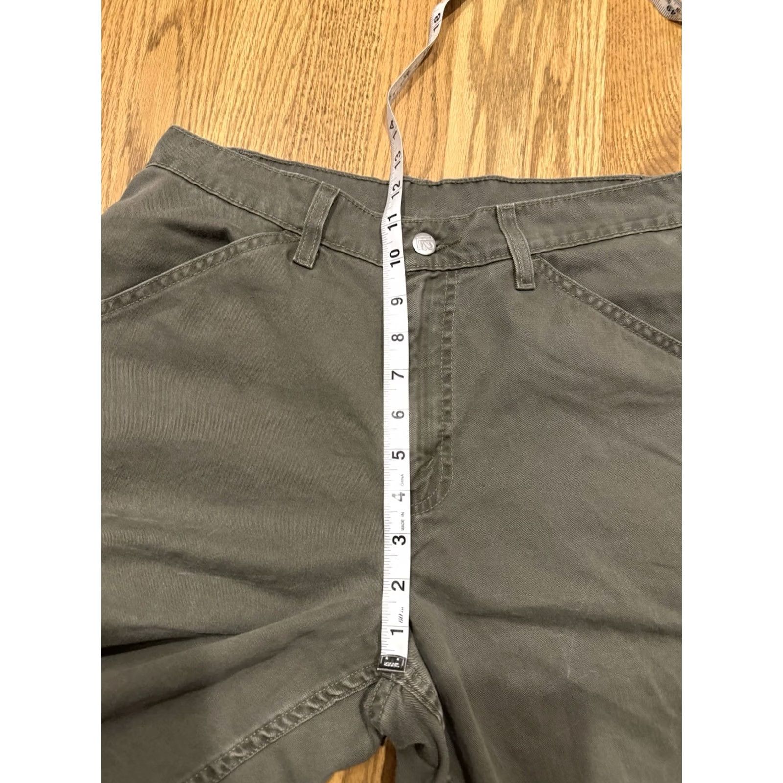 Levi's VINTAGE Levi’s Silvertab Khakis Shorts Cargo Mens 30 Green 90s Y2K Skater Vtg Size US 30 / EU 46 - 7 Thumbnail