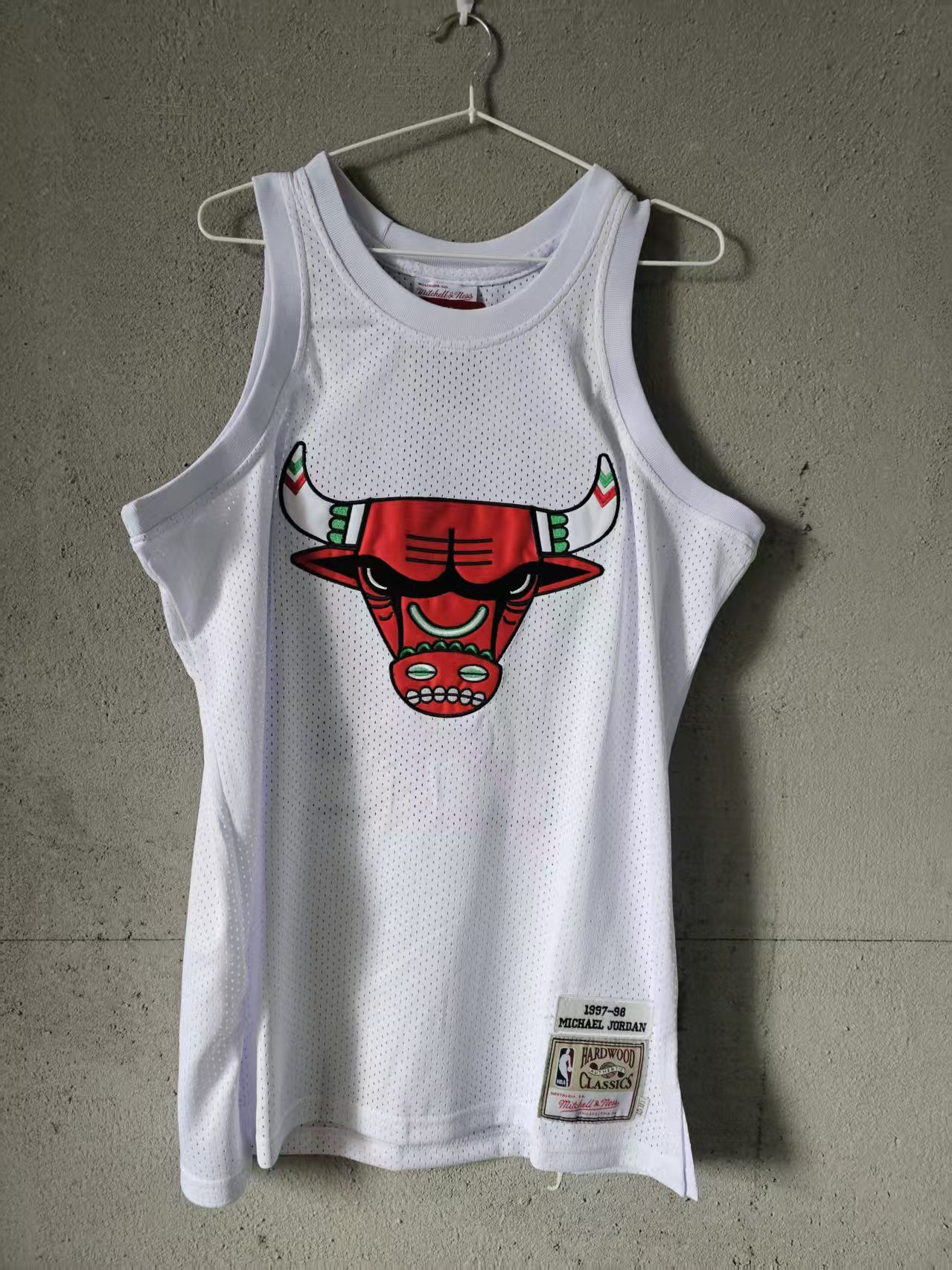 NBA Michael Jordan Jersey Chicago Bulls 23 Double Stitched White Size US XL / EU 56 / 4 - 2 Thumbnail