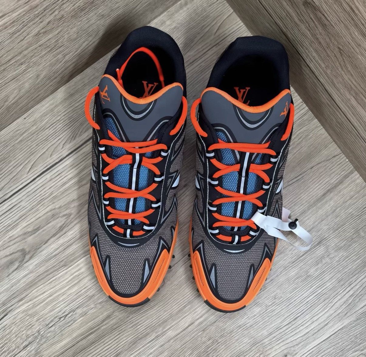 Louis Vuitton Louis Vuitton Sprint Grey & Orange Sneakers J41 Size US 9 / EU 42 - 3 Thumbnail