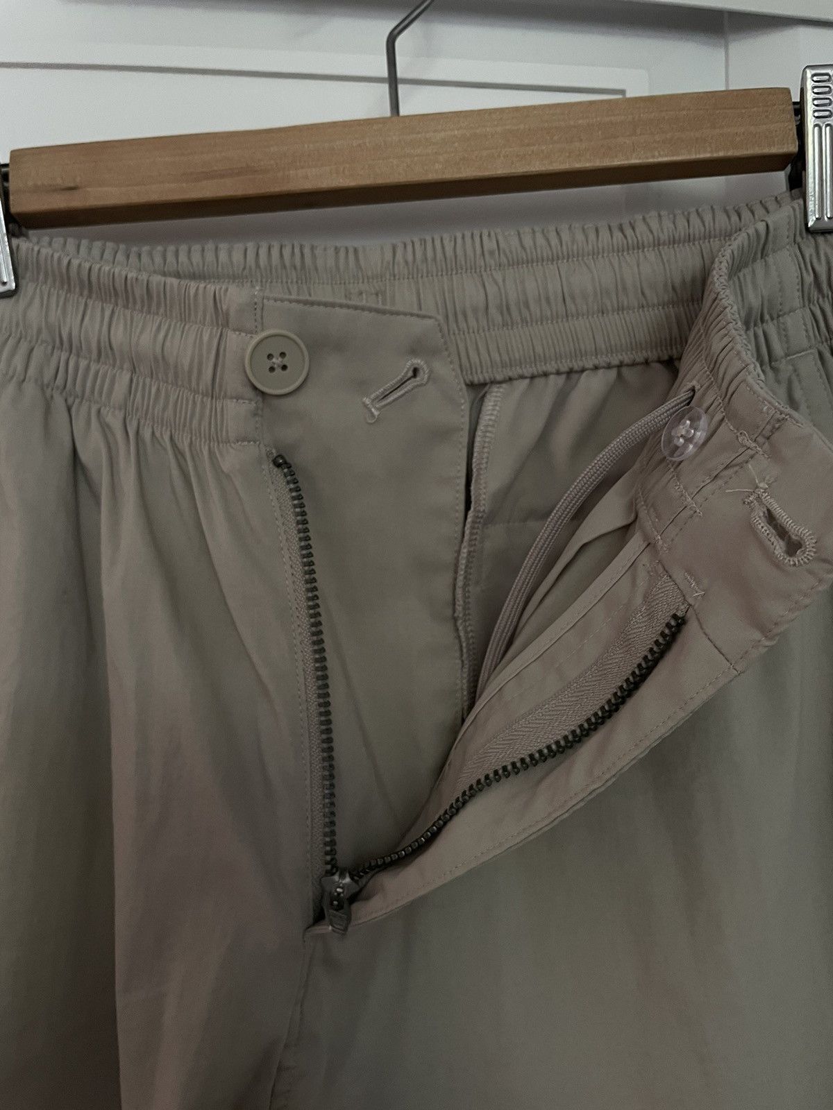 Lululemon Lululemon men’s poplin relaxed fit pants Size US 28 / EU 44 - 7 Thumbnail