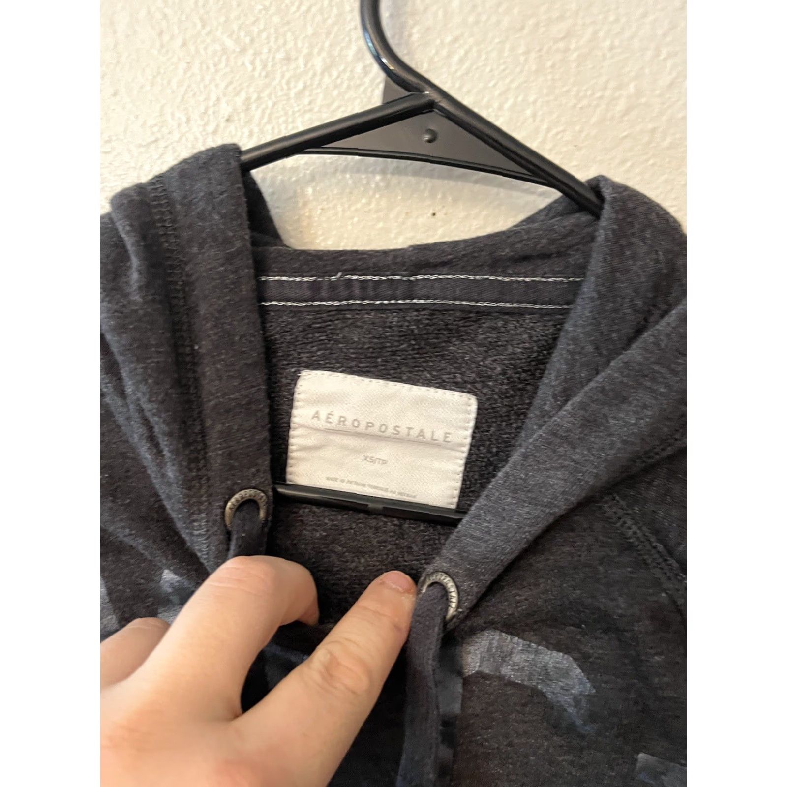 Vintage Aéropostale Hoodie Womens XS Gray Graphic Crop Top Shirt Pullover Regular Cotton Blended Fabric Activewear Walking Womens XS Gray Graphic Crop Top Size XS / US 0-2 / IT 36-38 - 3 Thumbnail
