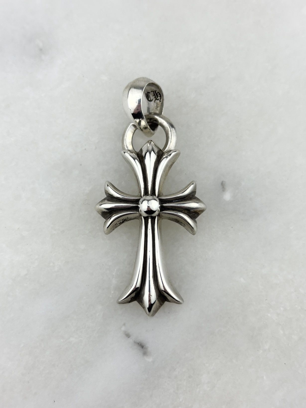 CHROME HEARTS SMALL CROSS WITH BALE PENDANT