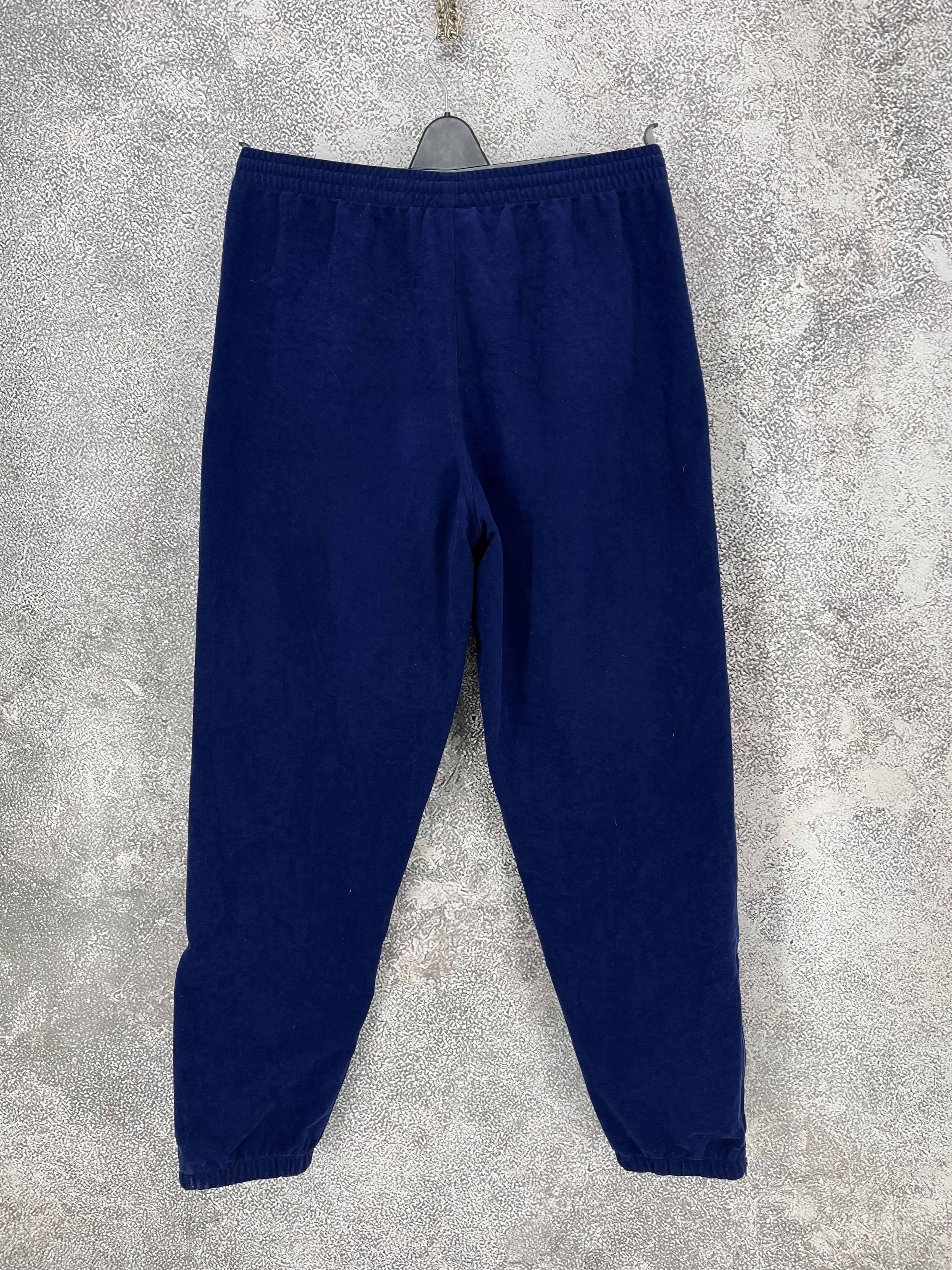Umbro VERY RARE UMBRO VELOURS FC MANCHESTER UNITED Size US L / EU 52-54 / 3 - 23 Thumbnail