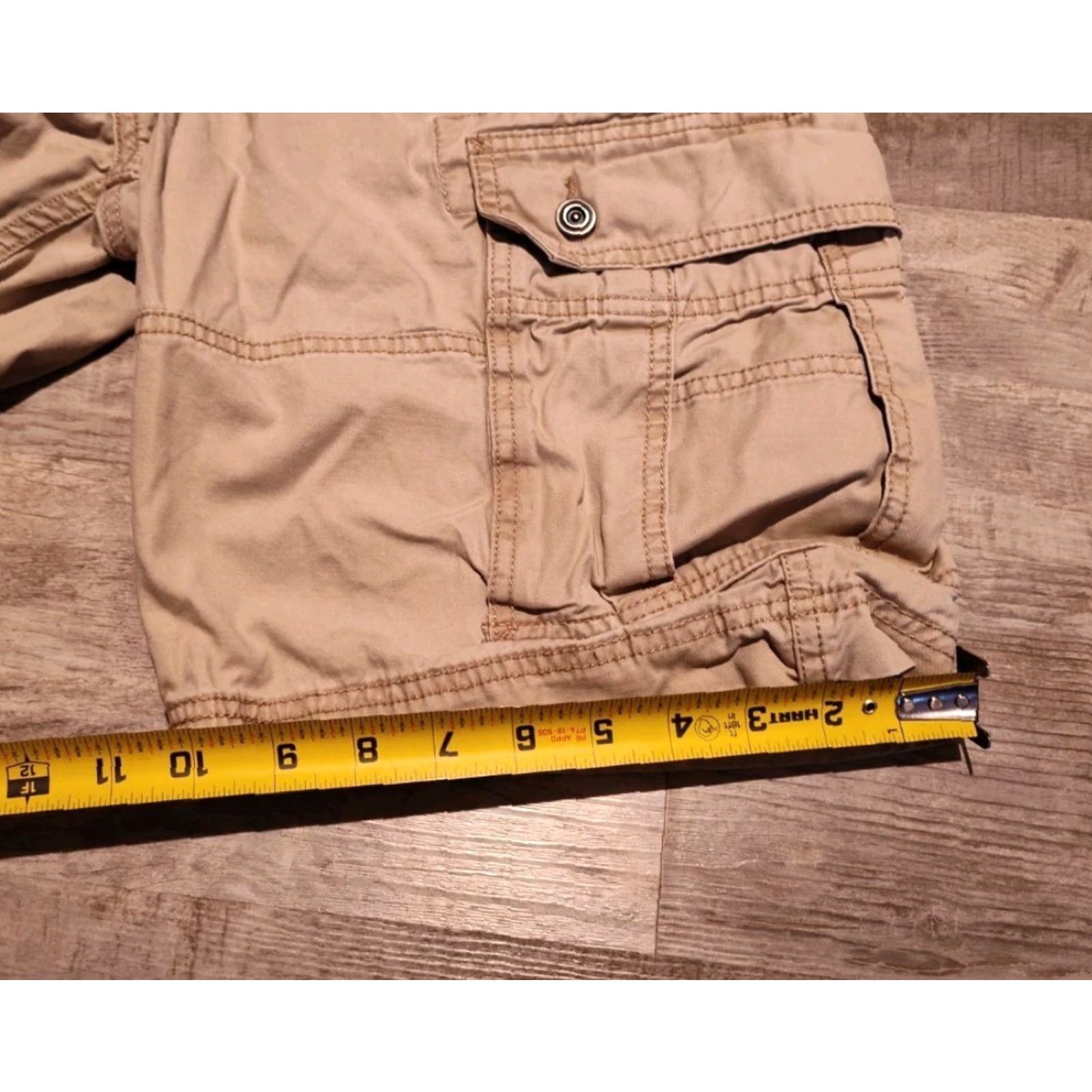 Levi's VINTAGE Levi's Cargo Shorts Men Size 33 Beige Summer Casual Travel Hiking Skate 10" Inseam Size US 33 - 7 Thumbnail