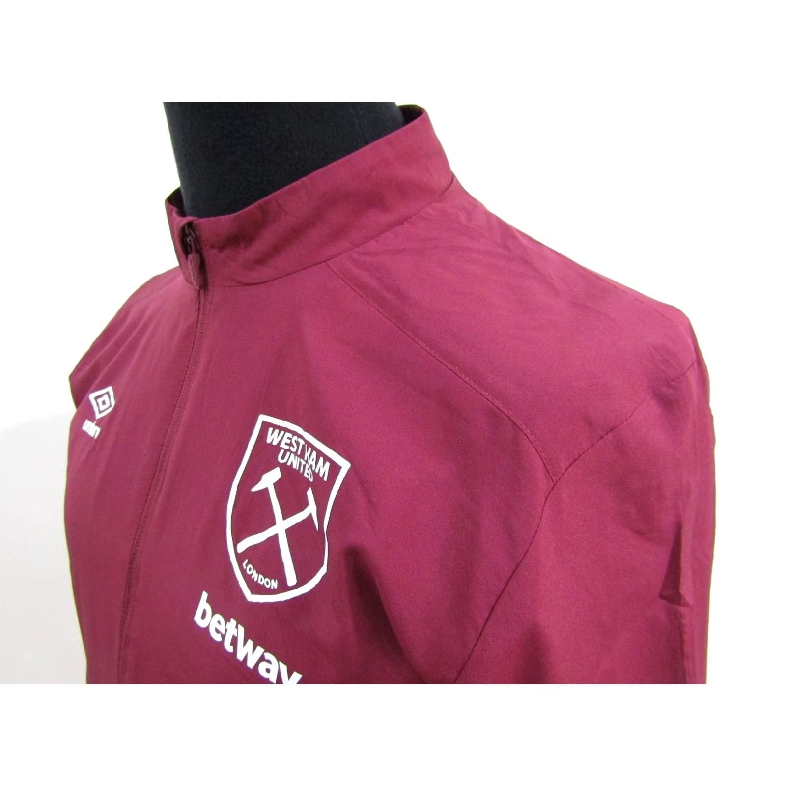 Umbro Umbro Mens Lightweight Jacket Jacket 42/44 Chest L MAROON 42/44 | UK L Mens Umbro West Hand United Lightweight Jacket Size US L / EU 52-54 / 3 - 5 Thumbnail