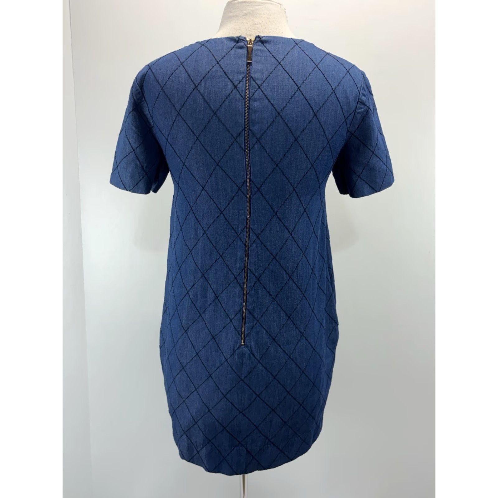 Vintage VINTAGE Kate Spade Quilted Chambray Mini Dress Women’s 2 Blue Pockets Classic Shift Short Sleeve Round Neck Zip Casual Party/Cocktail Business Shoes? Size XS / US 0-2 / IT 36-38 - 3 Thumbnail