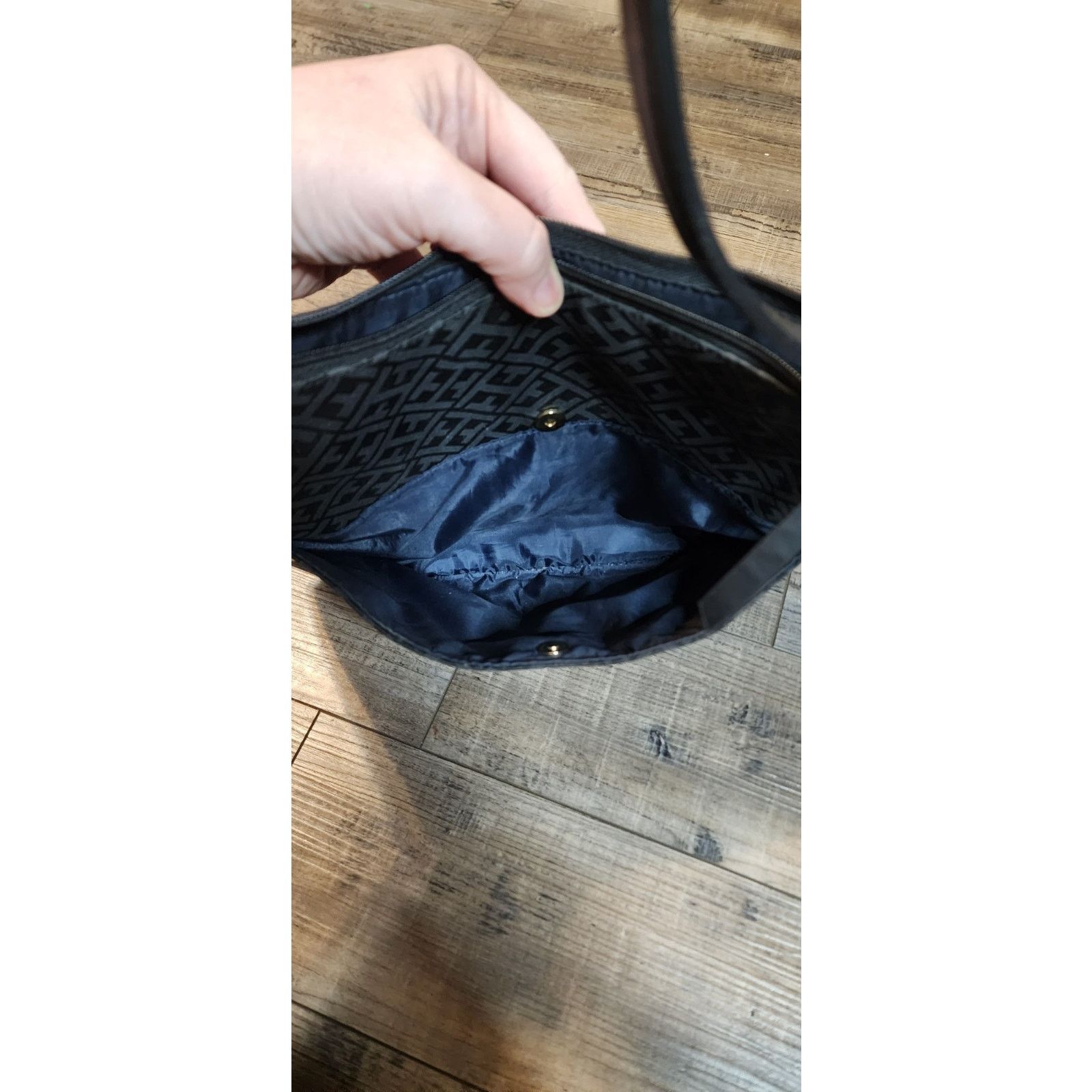 Tommy Hilfiger Tommy Hilfiger Black On Black Handbag Purse Some Wear Y Size ONE SIZE - 4 Thumbnail