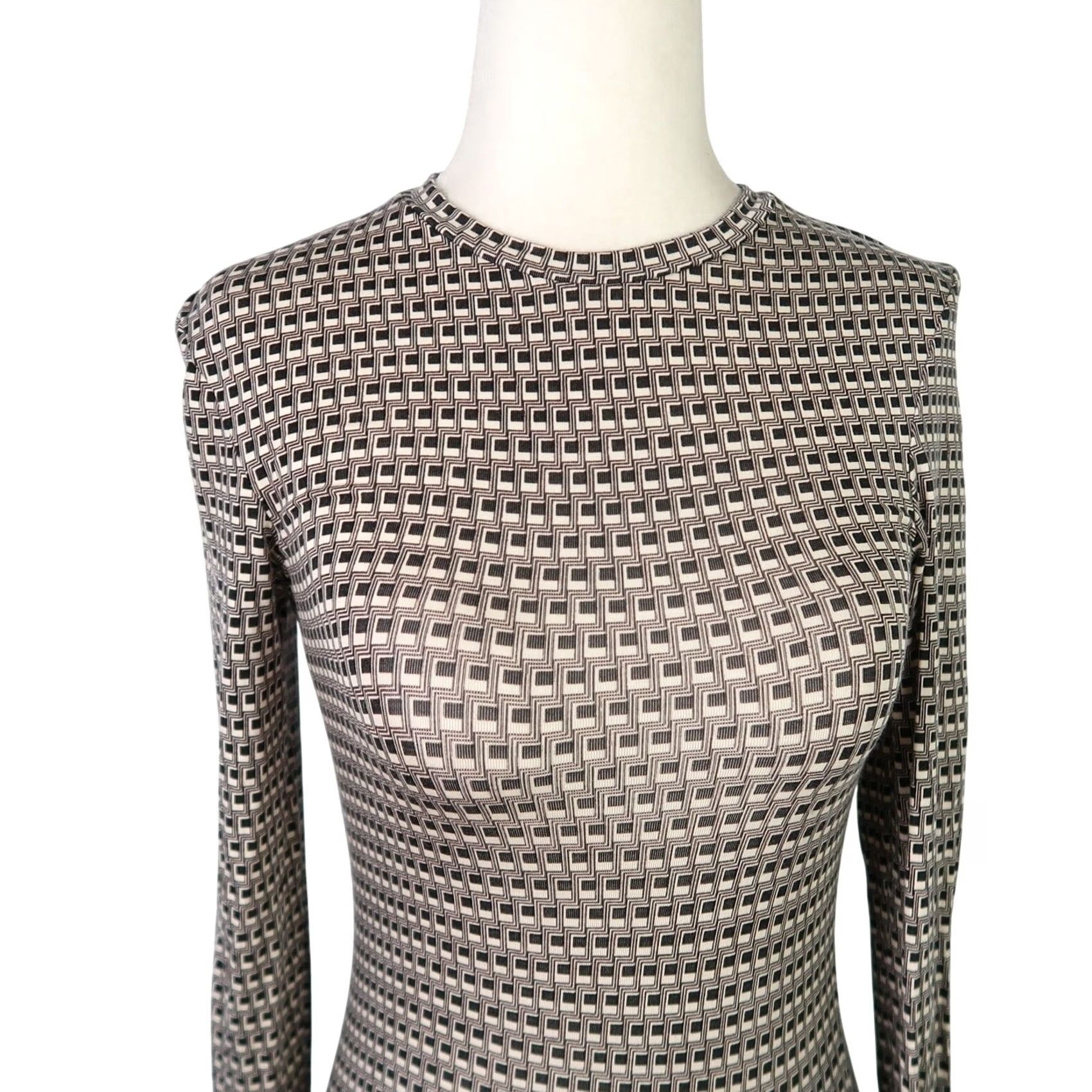Cos VINTAGE Cos Second Skin Long Sleeve Top Black and Cream Geo Grid Print XS Women T-Shirt Geometric Long Sleeve Slim Fit Lyocell and elastane Mens? Size XS / US 0-2 / IT 36-38 - 3 Thumbnail