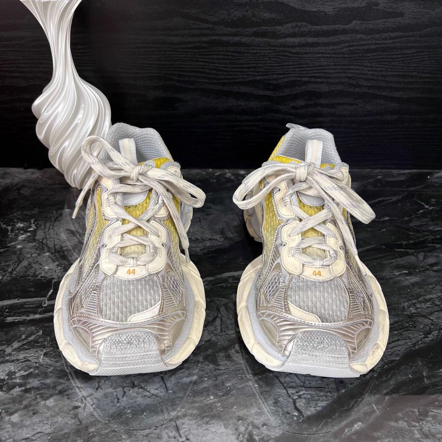 Balenciaga Balenciaga gradient yellow gray 44 sneakers 95 New Size US 11 / EU 44 - 2 Thumbnail