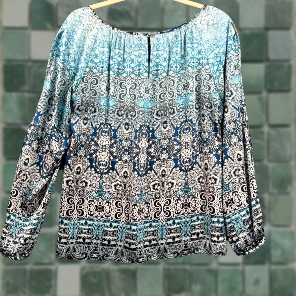 White House Black Market White House Black Market Blouse Blue Paisley Ombre Split Sleeve Long Sleeve V-Neck Peasant Lightweight Size S / US 4 / IT 40 - 1 Thumbnail