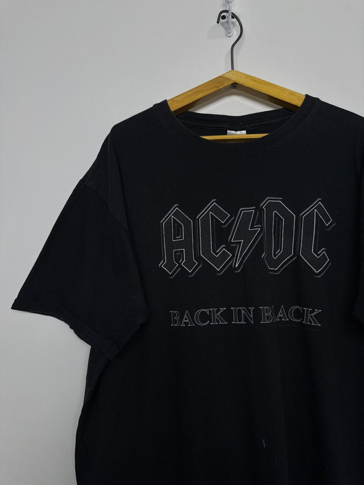 Gildan Vintage Y2k AC/DC Back in Black rock band tee Size US XL / EU 56 / 4 - 6 Thumbnail